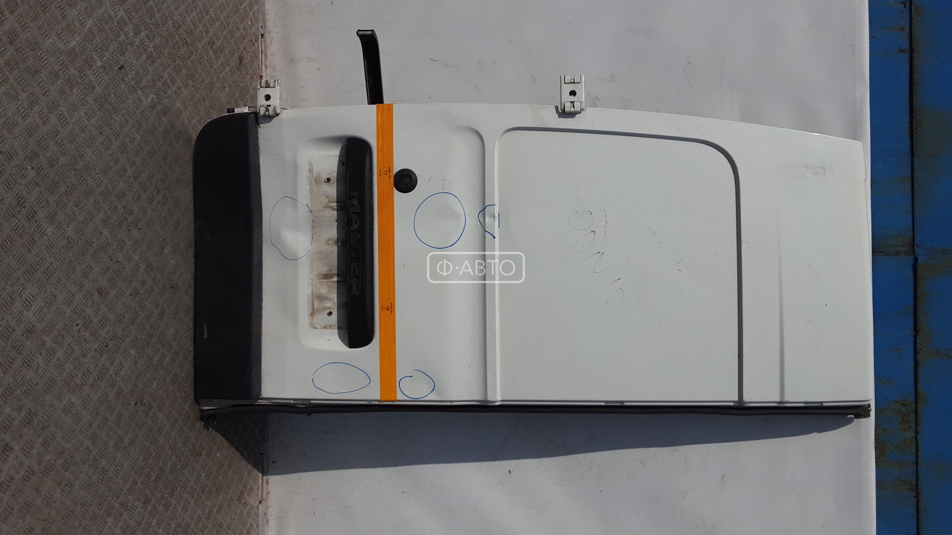 Дверь распашная левая