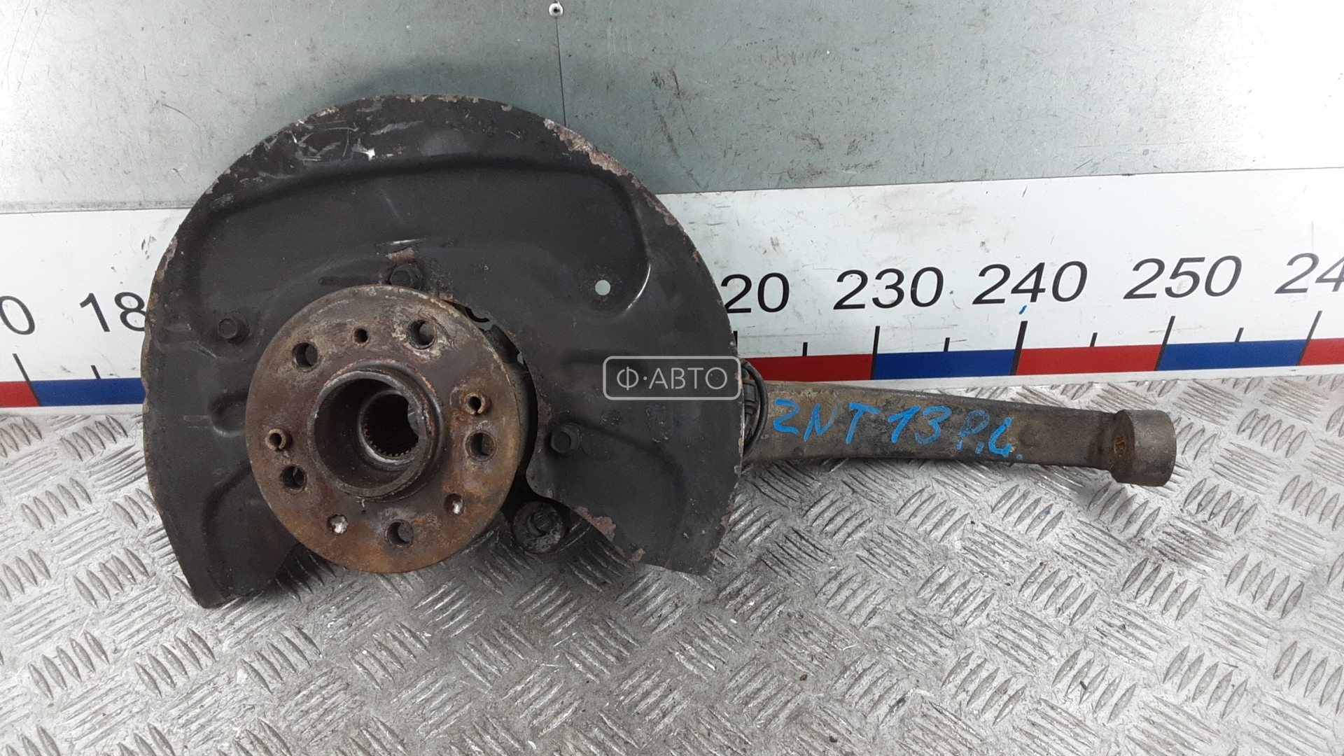 Ступица передняя левая