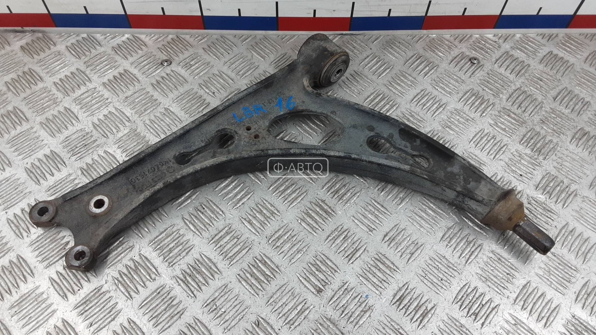 Рычаг передний нижний левый