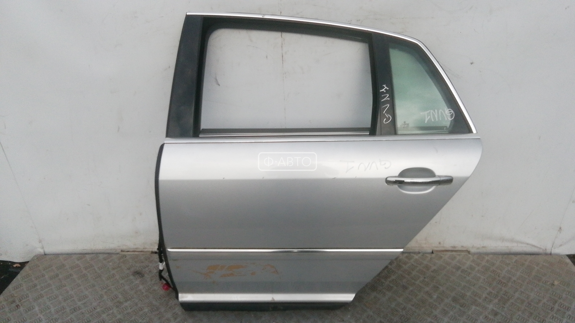 Дверь задняя левая
