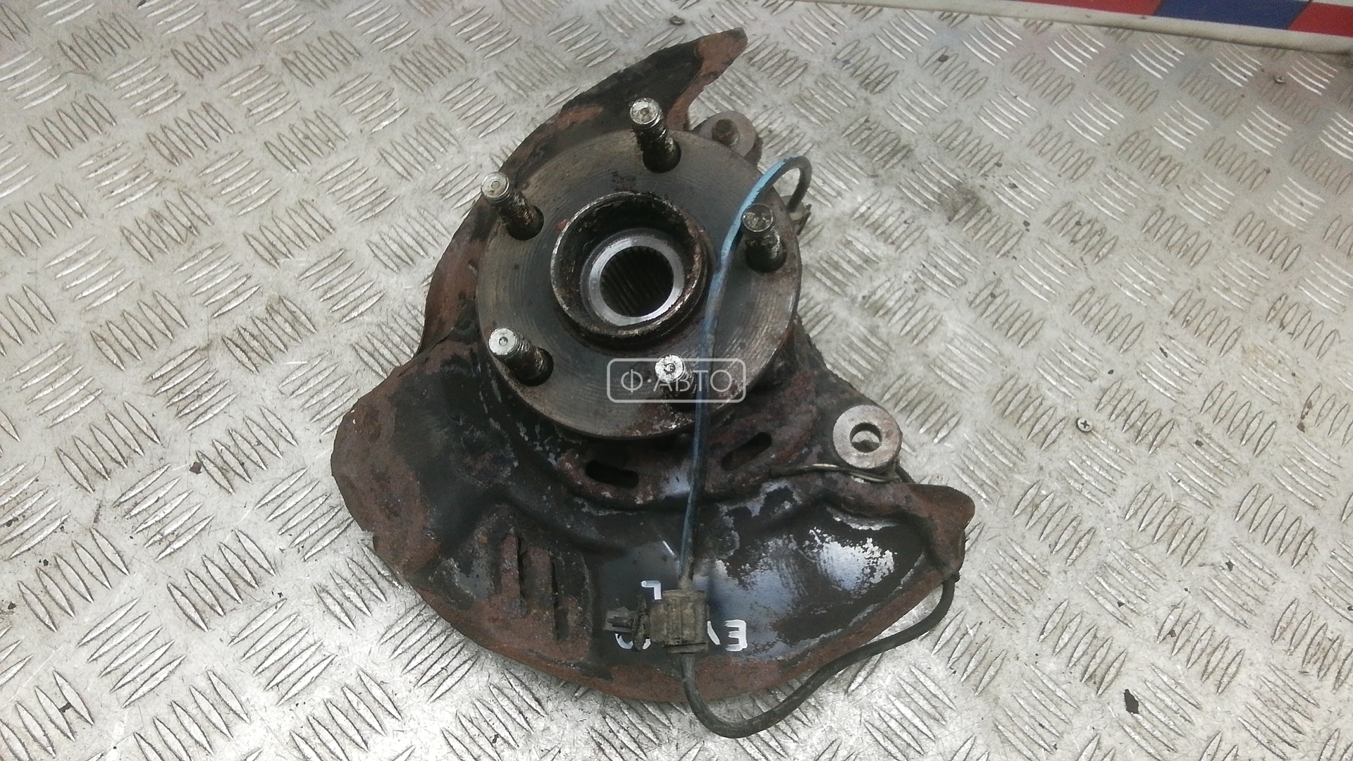 Ступица передняя левая