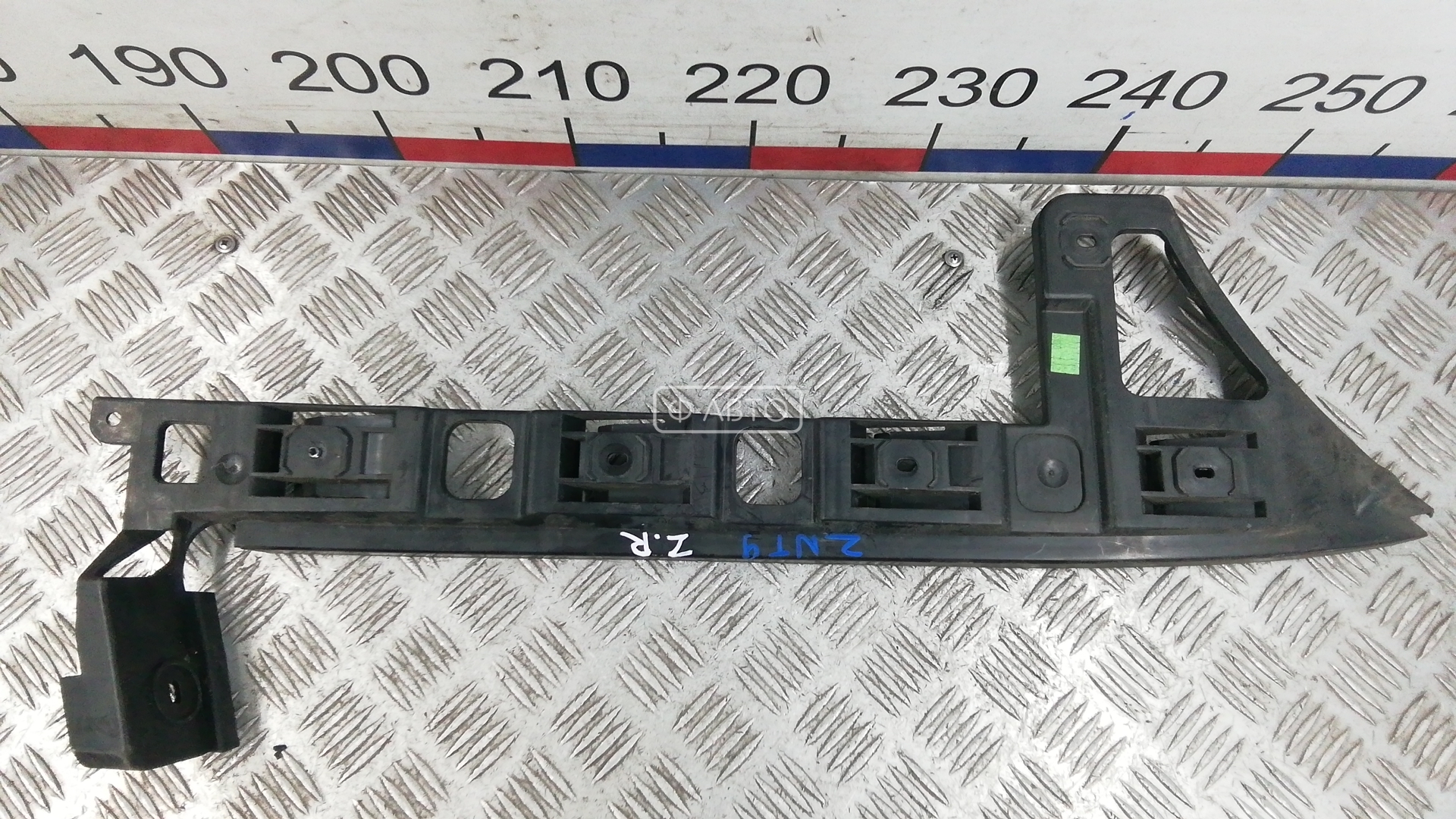 Крепление бампера заднее