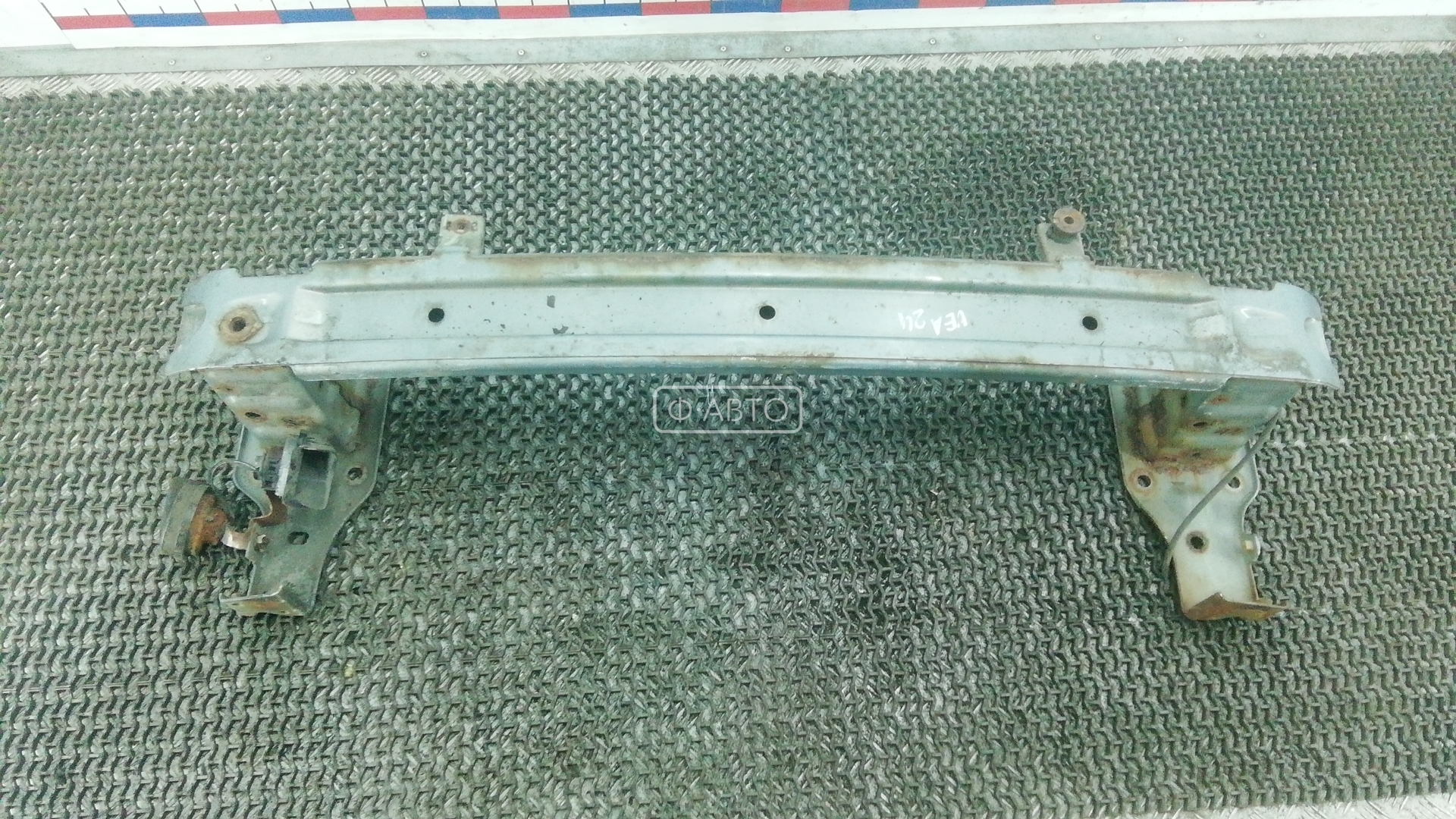 Усилитель бампера передний (кронштейн)