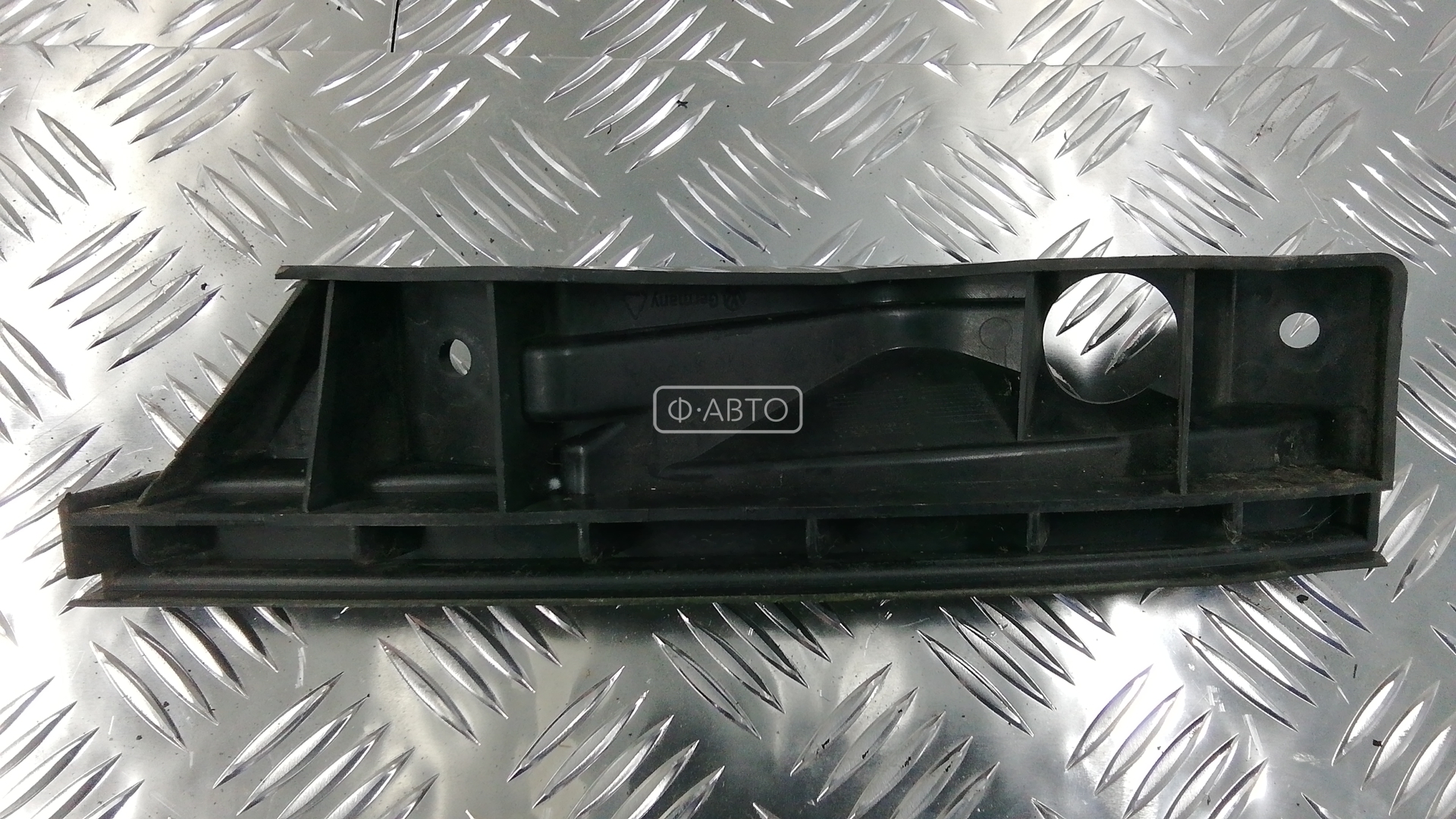 Крепление бампера переднее