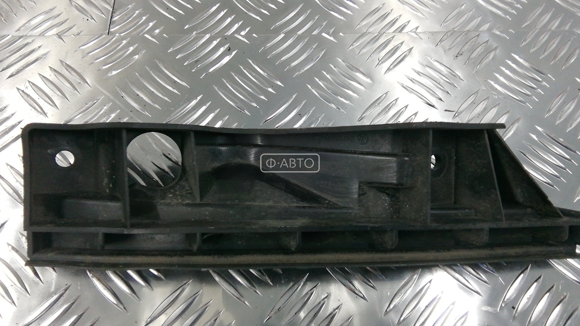 Крепление бампера переднее