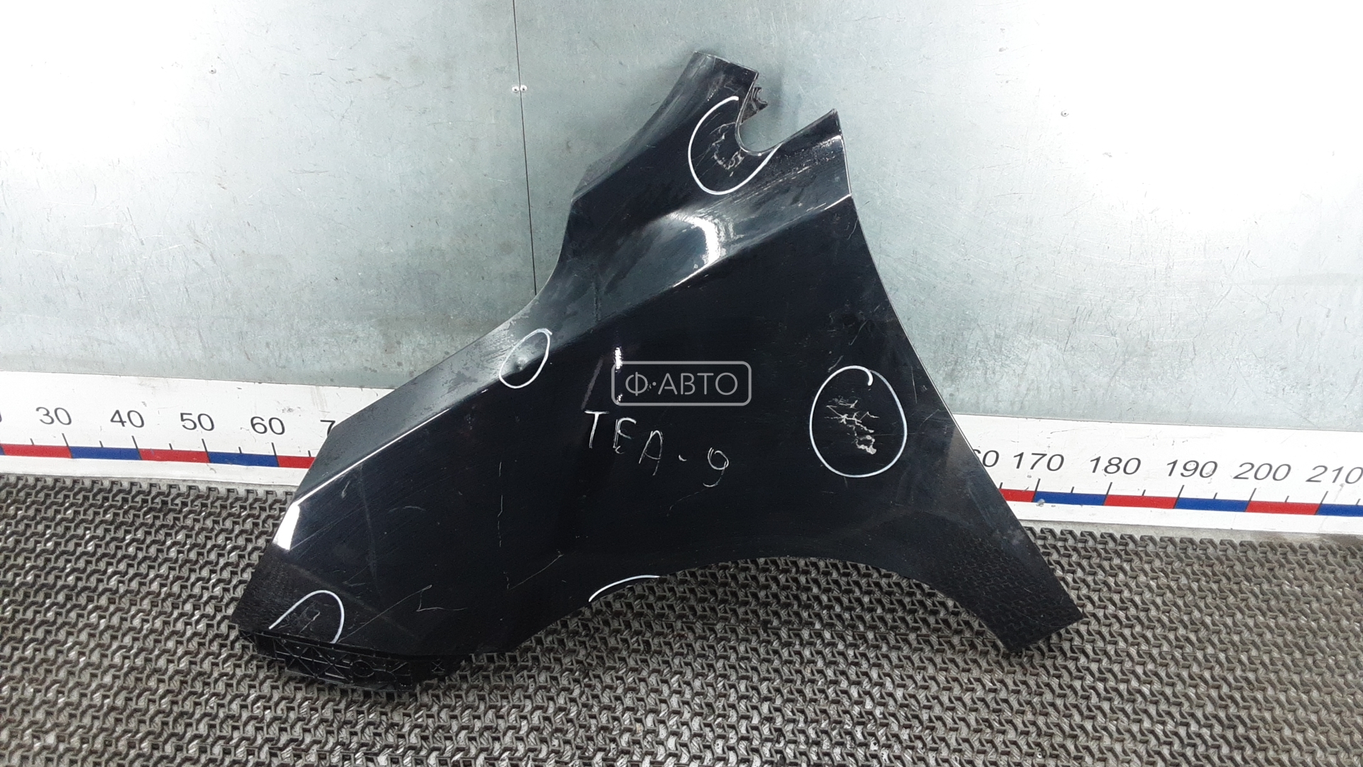 Крыло переднее левое