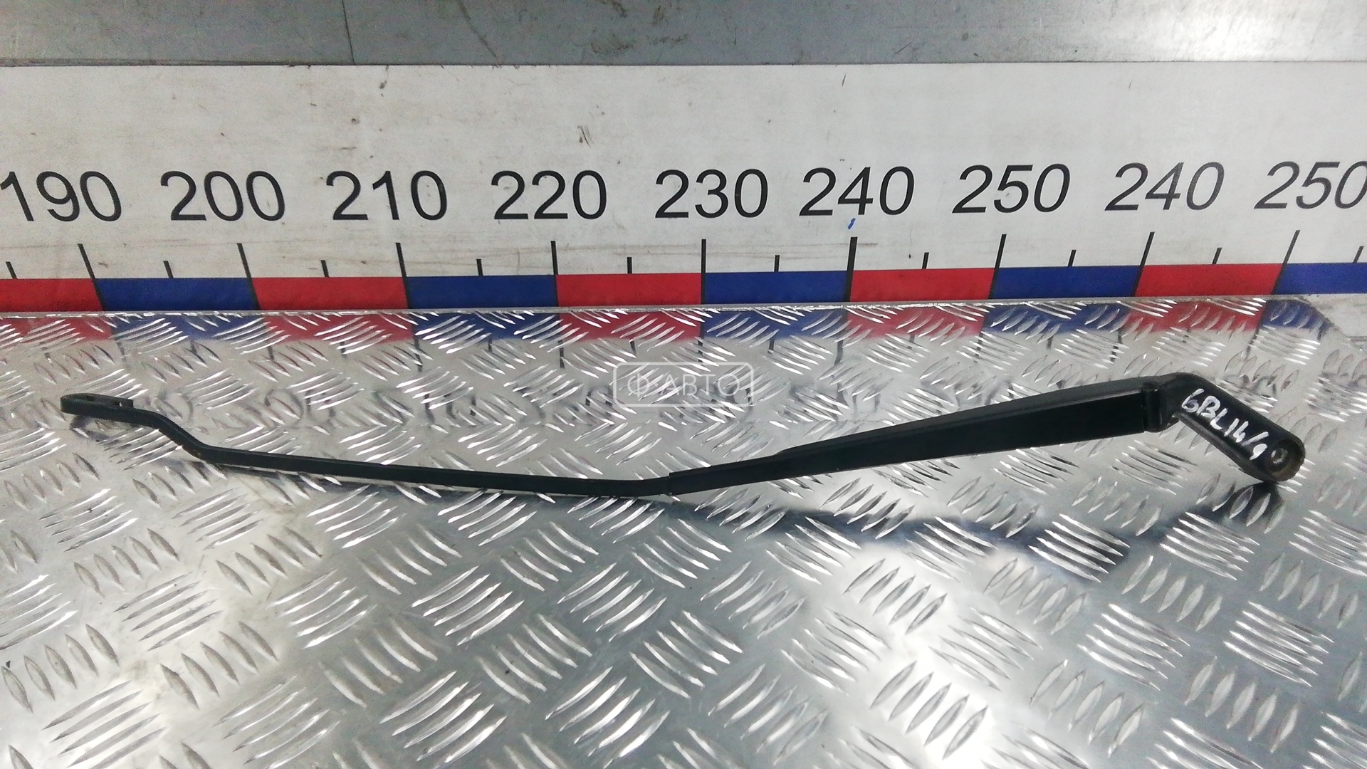 Щеткодержатель лобового стекла