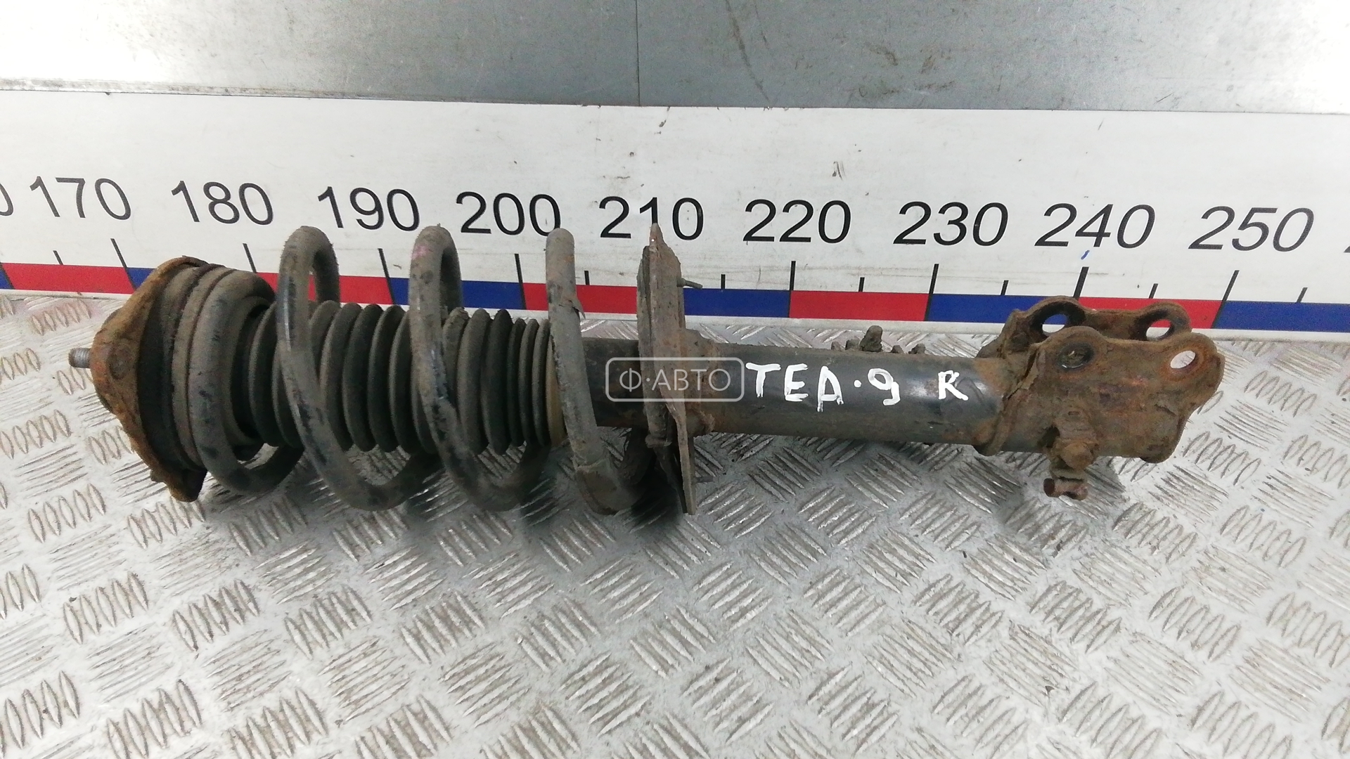 Стойка передняя правая