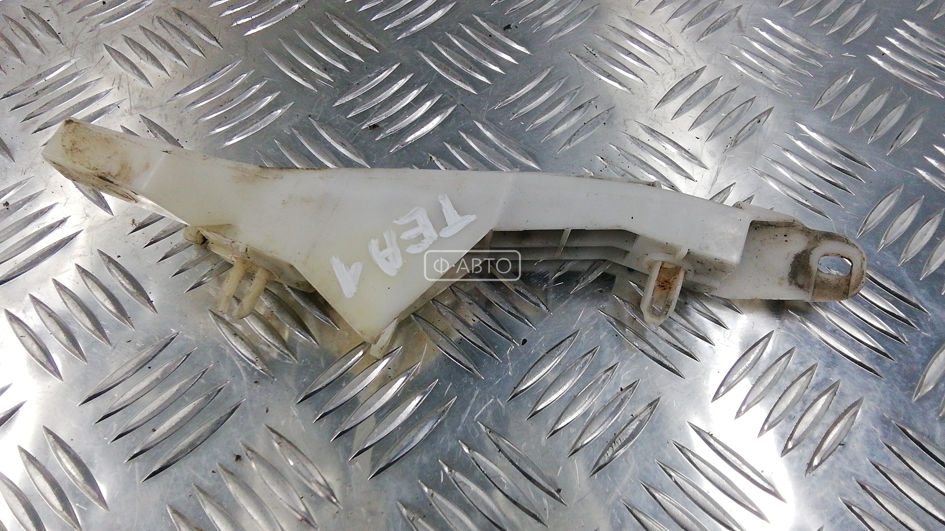 Крепление бампера переднее