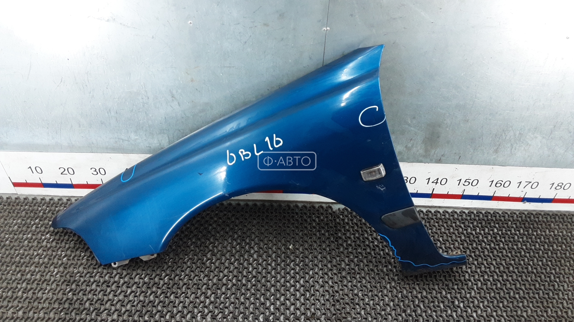 Крыло переднее левое