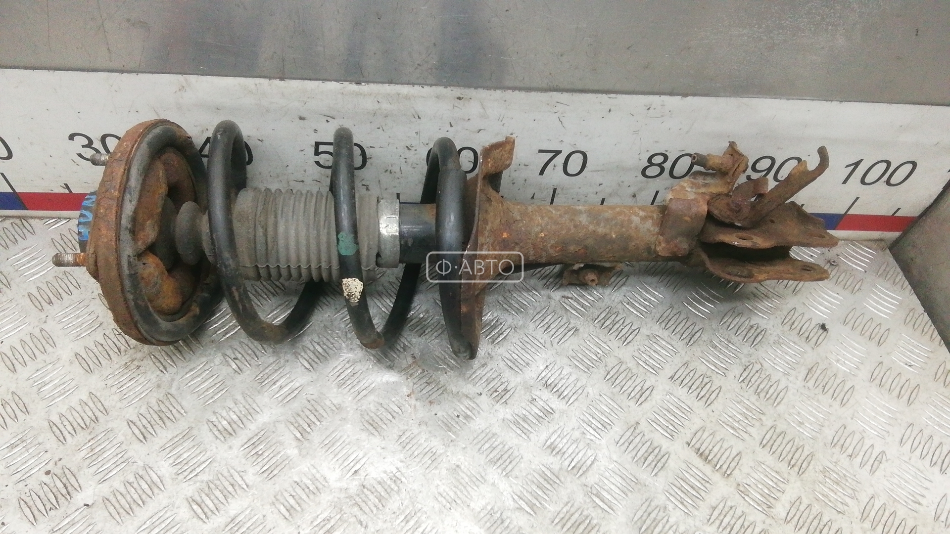 Стойка передняя правая