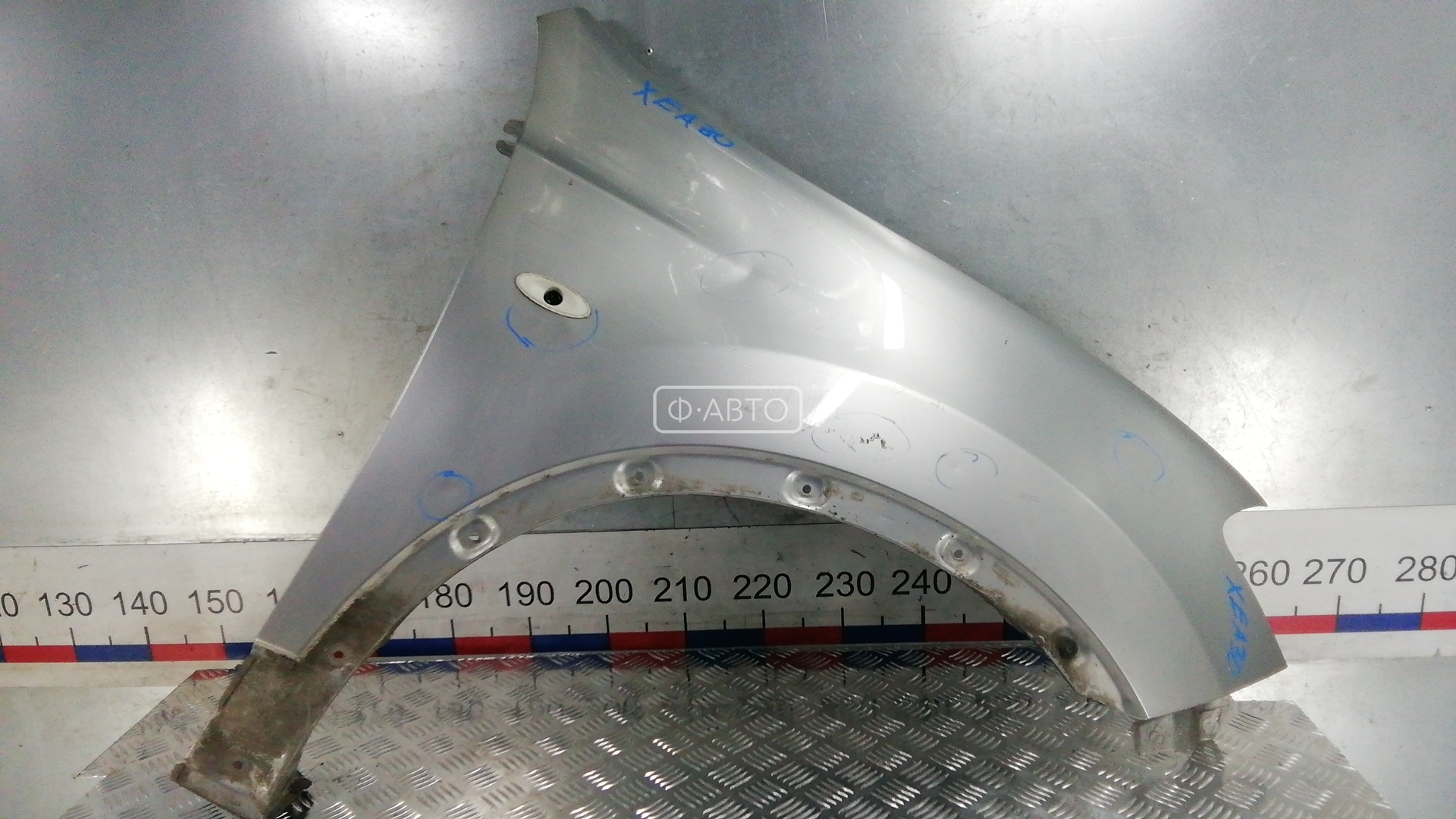 Крыло переднее правое