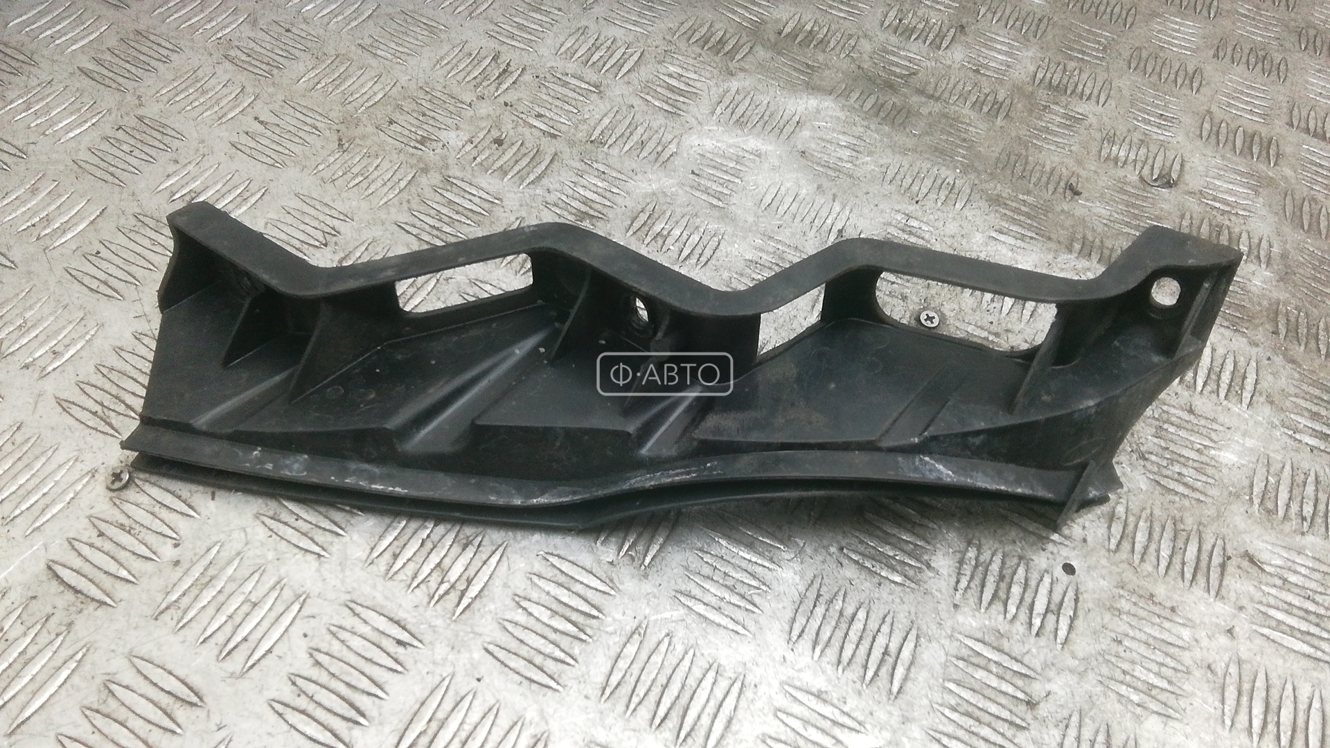 Крепление бампера переднее