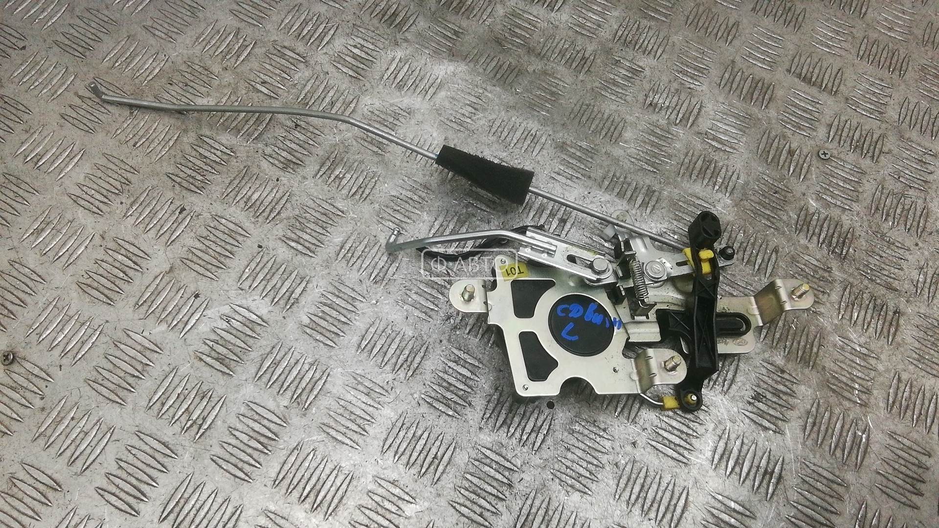 Замок двери сдвижной левой