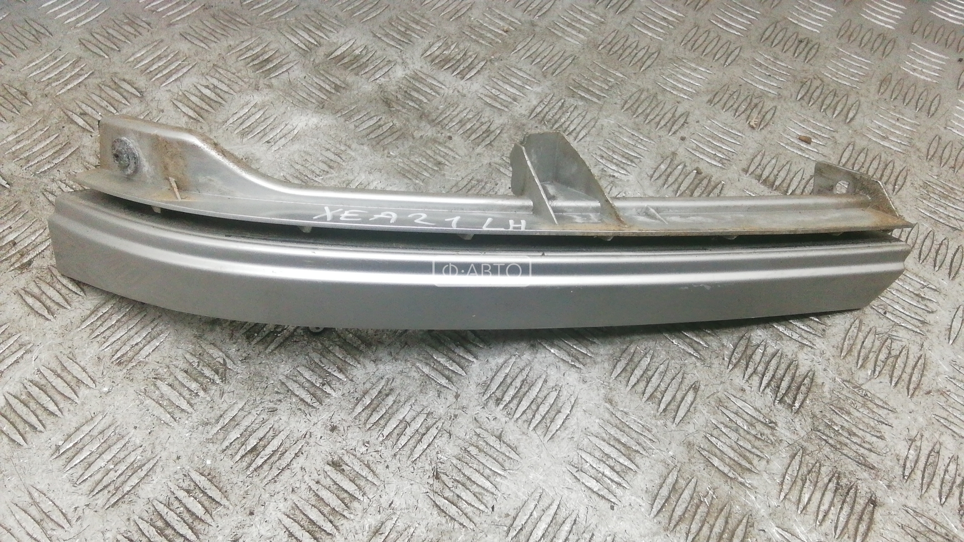 Ус под фару (ресничка) левый