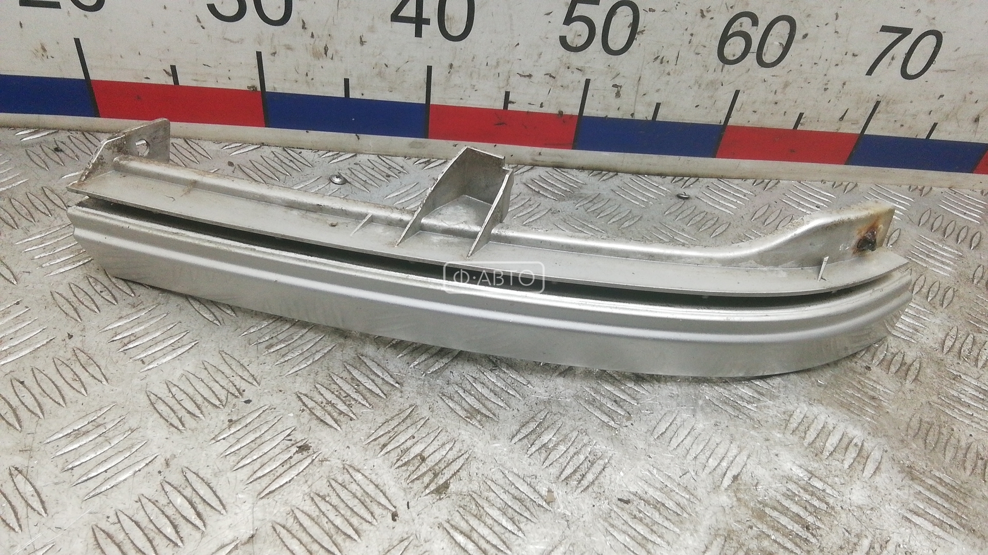 Ус под фару (ресничка) правый