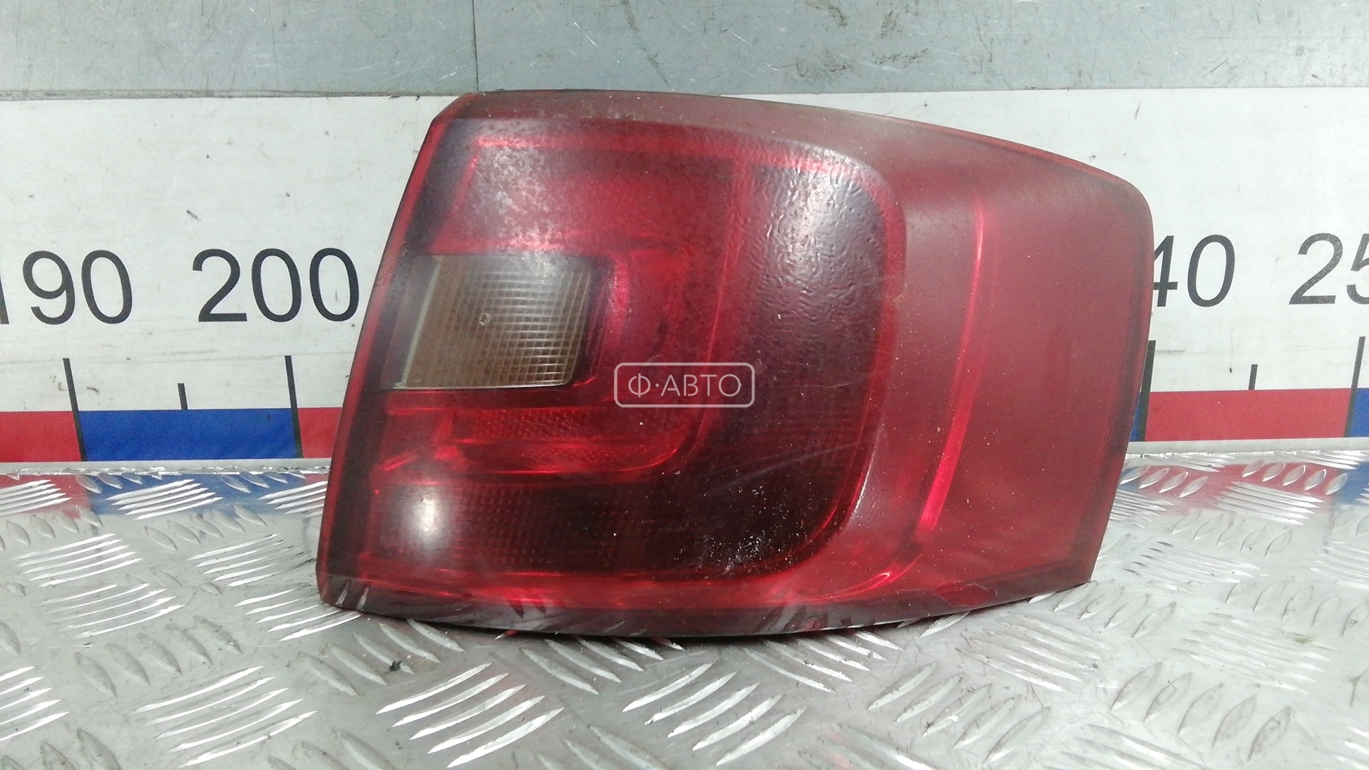 Фонарь задний правый