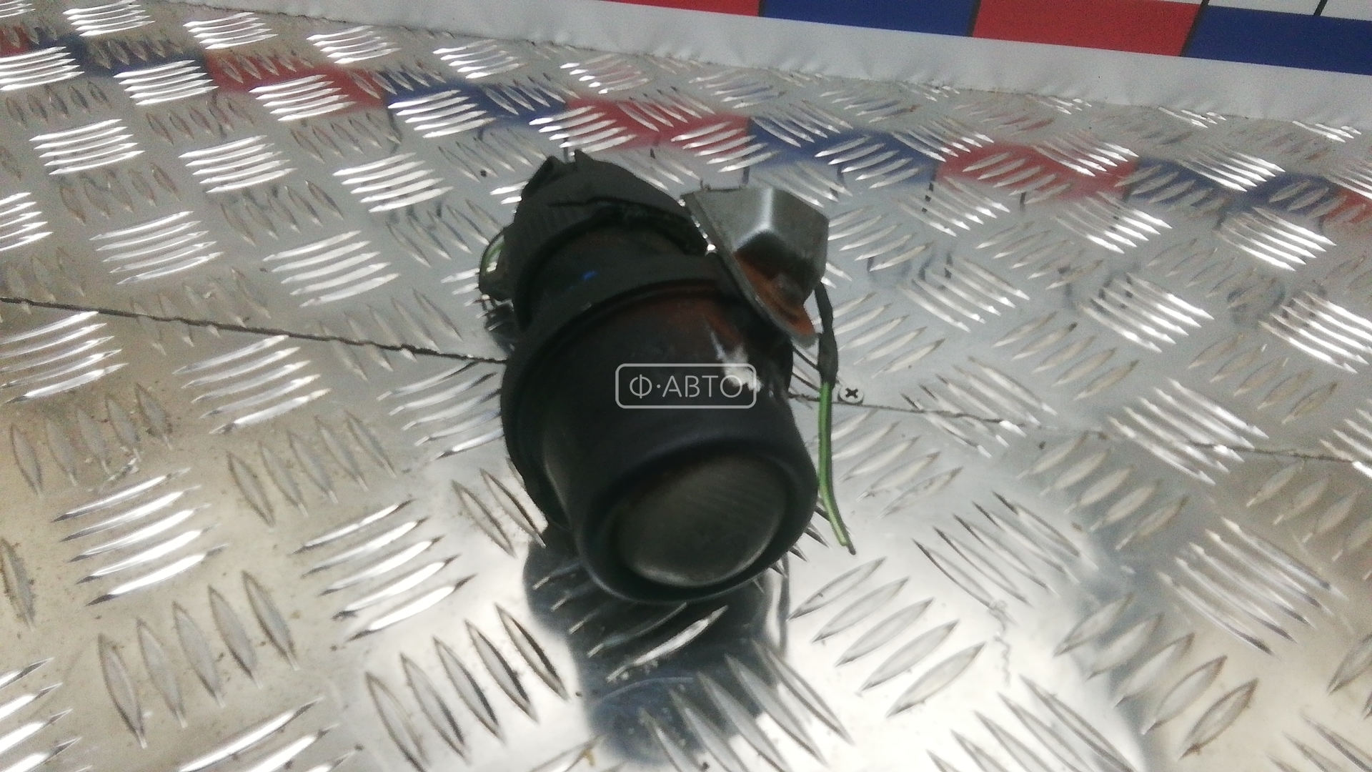 Фара галогенная правая передняя