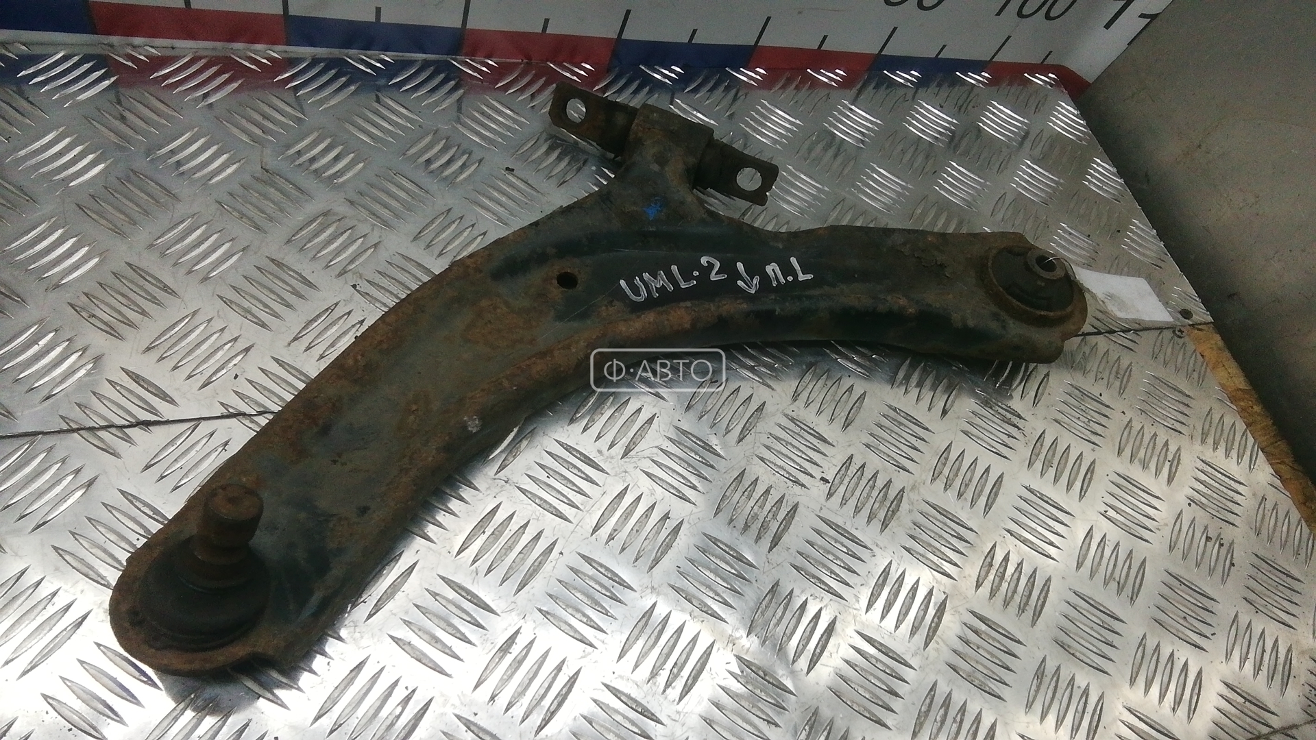 Рычаг передний нижний левый
