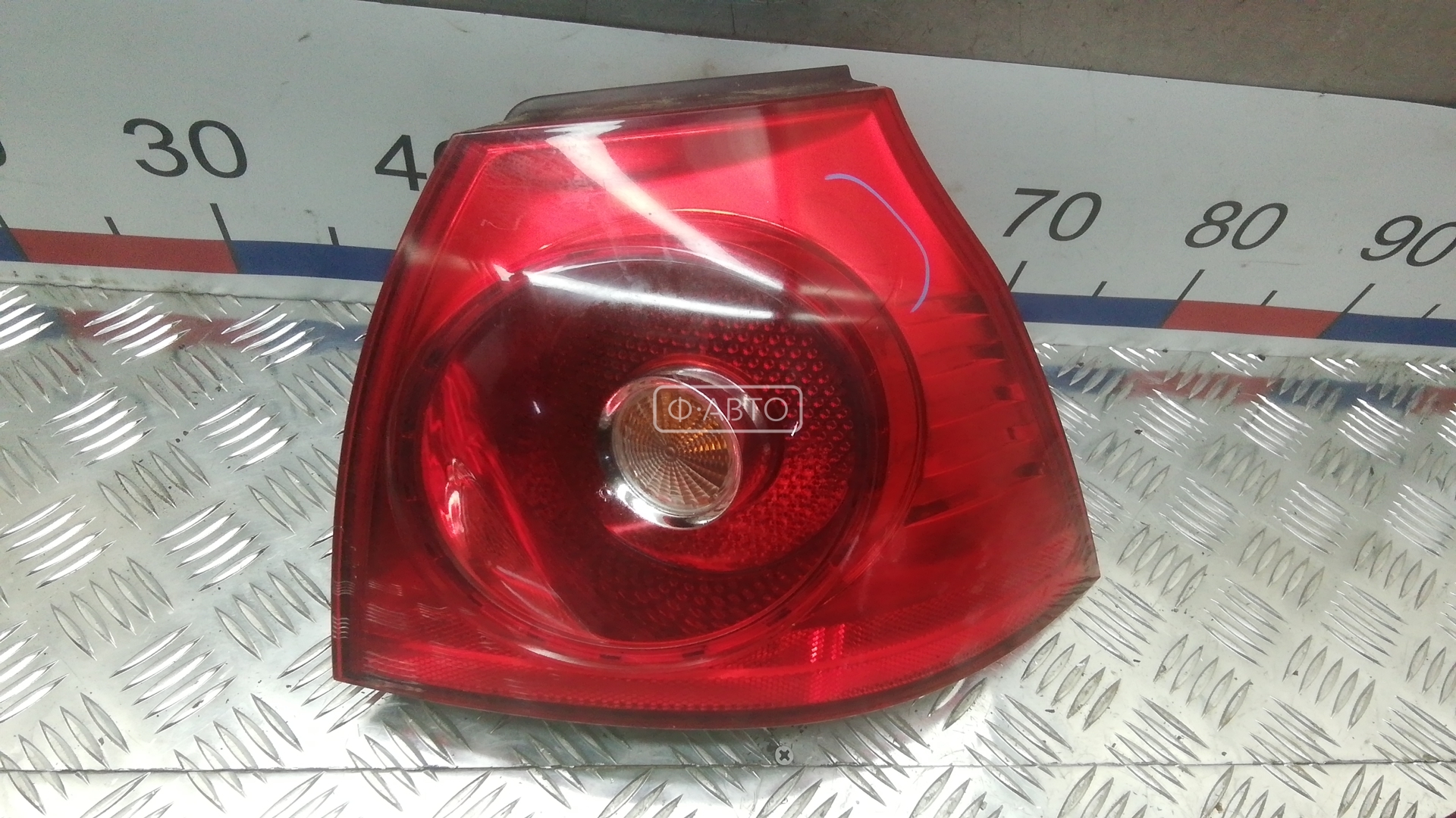 Фонарь задний правый