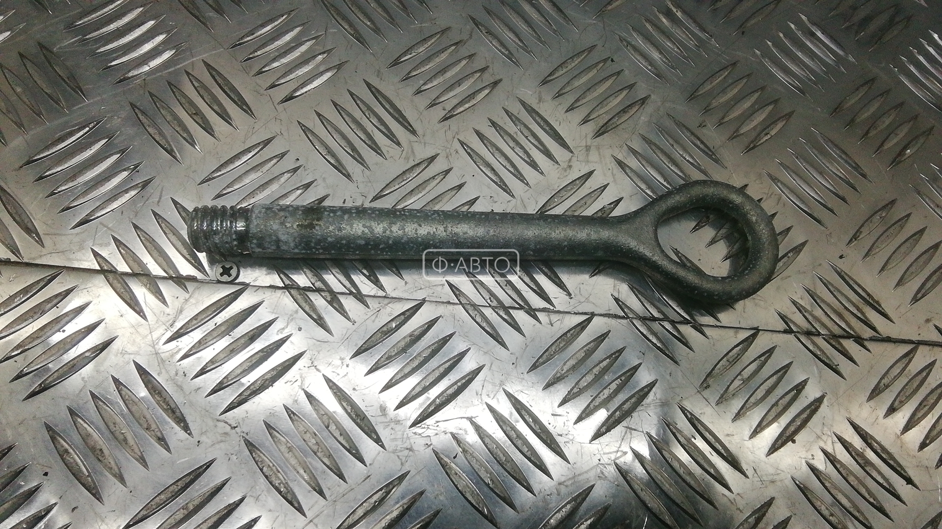 Крюк буксировочный