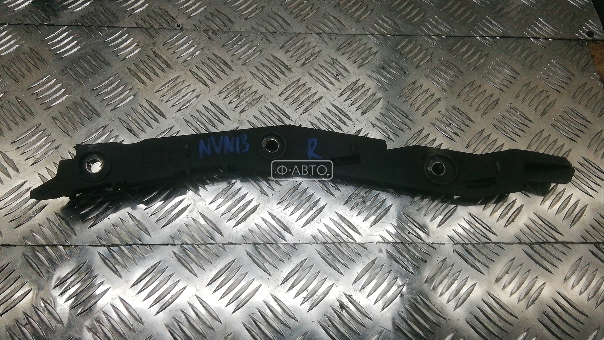 Крепление бампера переднее