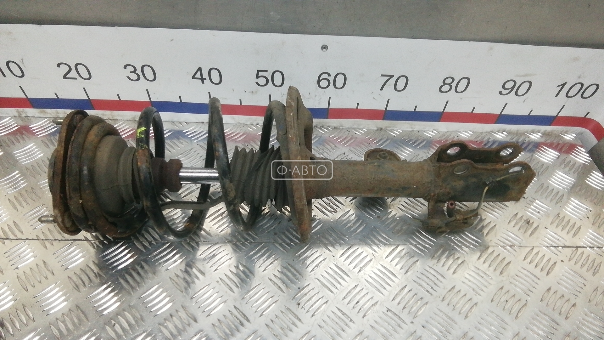 Стойка передняя правая