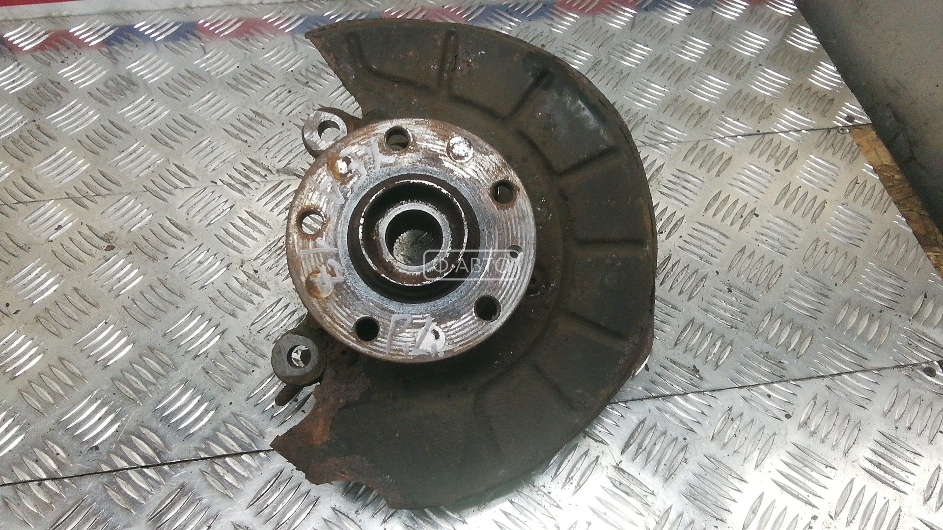 Ступица передняя левая