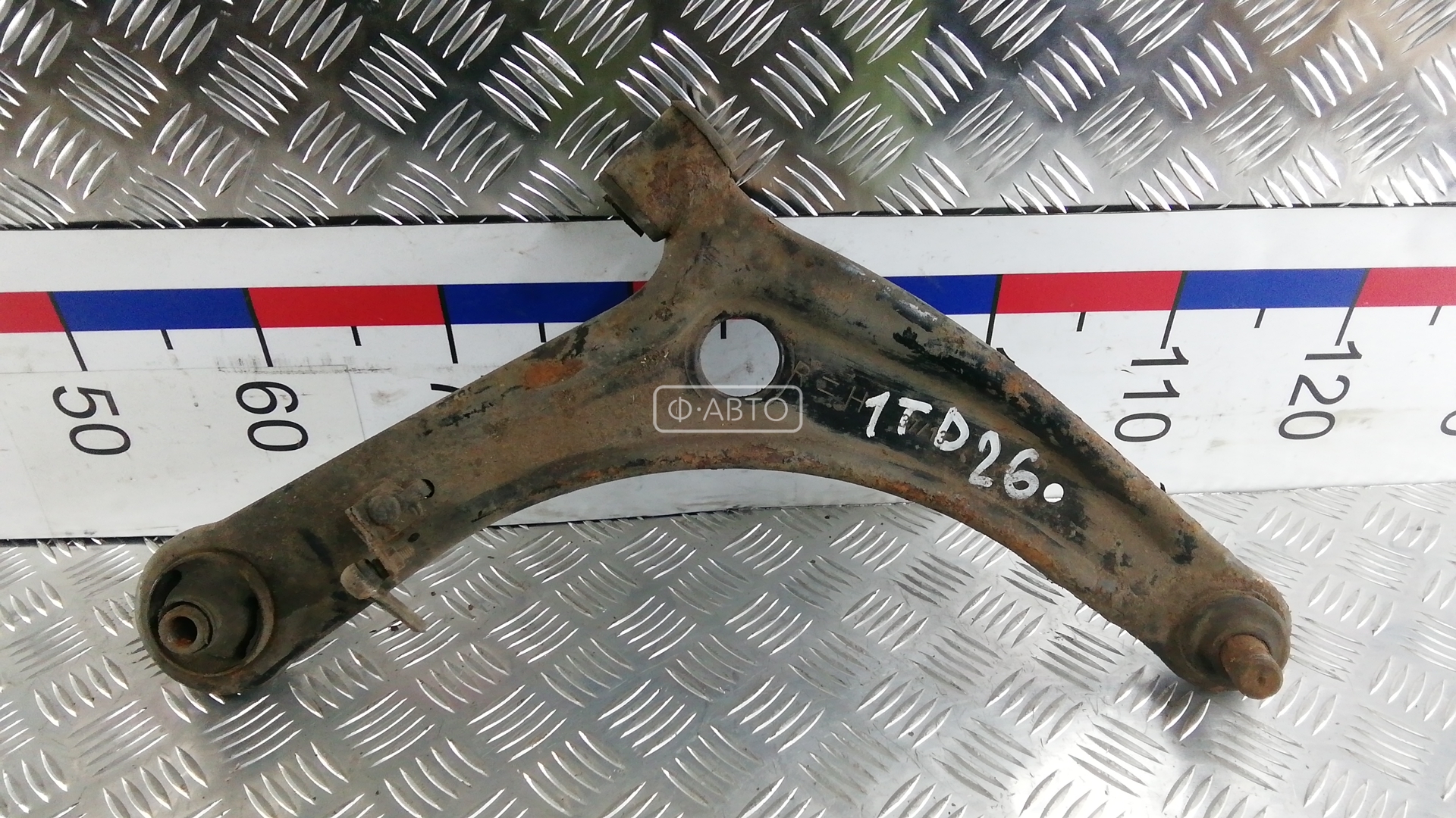 Рычаг передний нижний правый