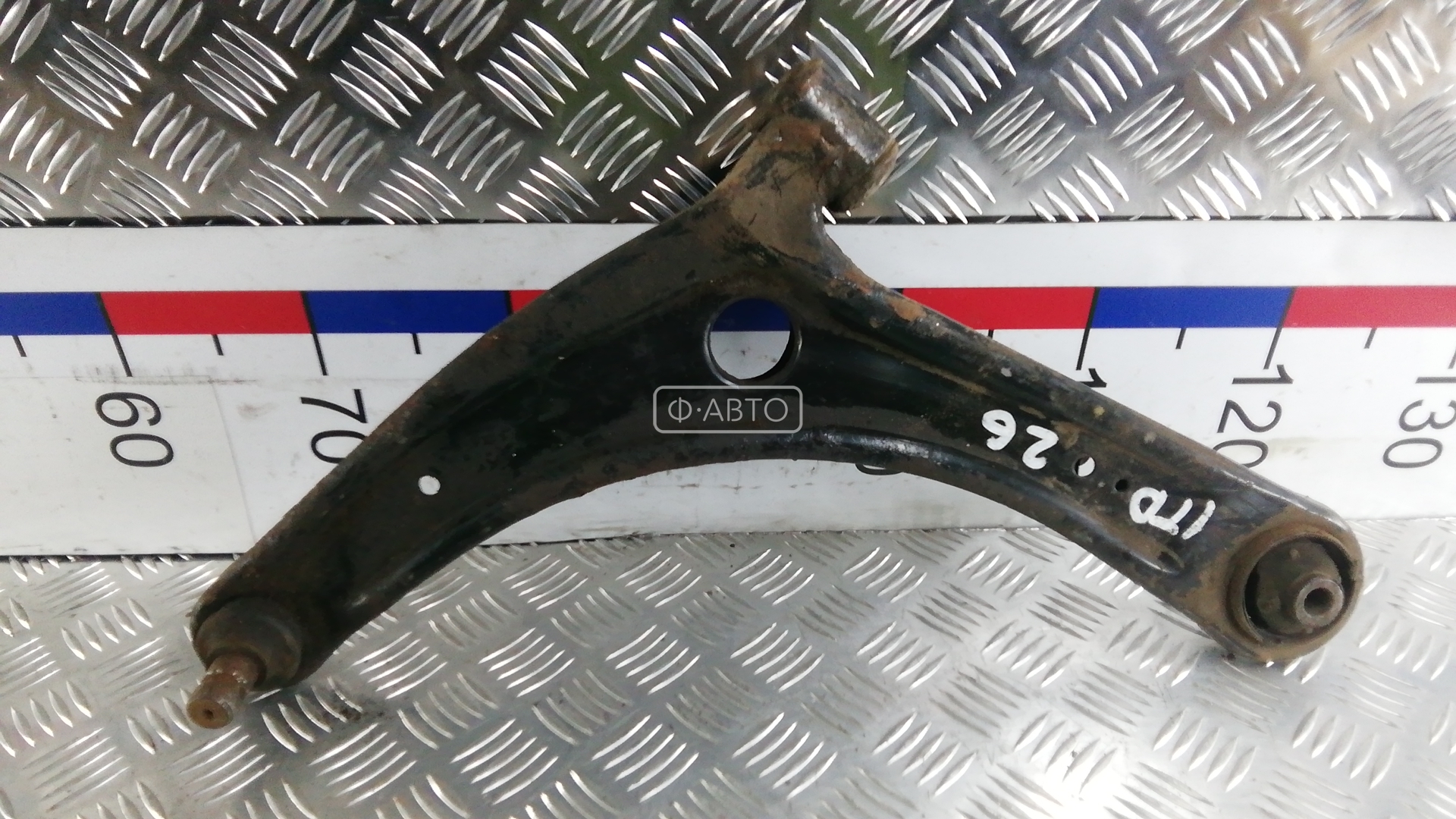 Рычаг передний нижний левый