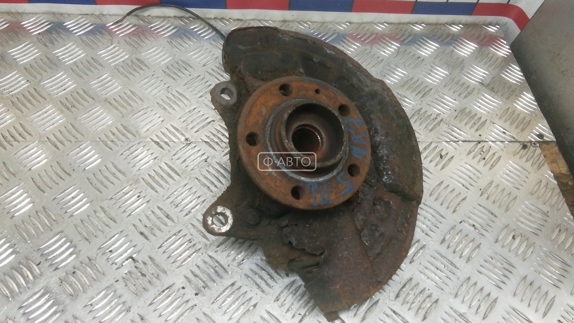 Ступица передняя левая