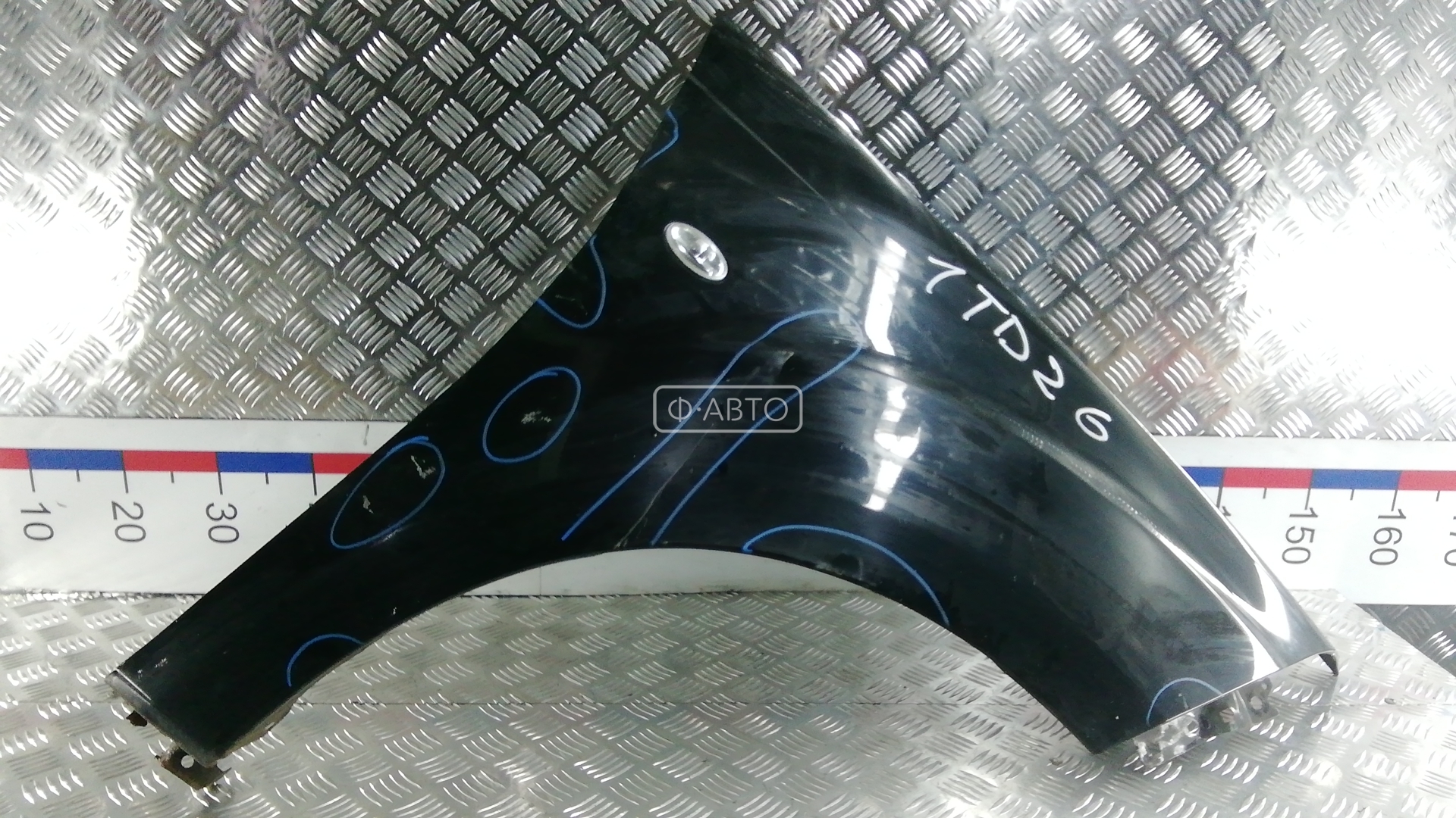 Крыло переднее правое