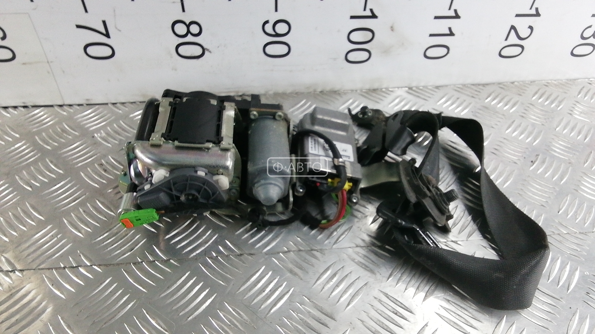 Ремень безопасности с пиропатроном сиденья переднего