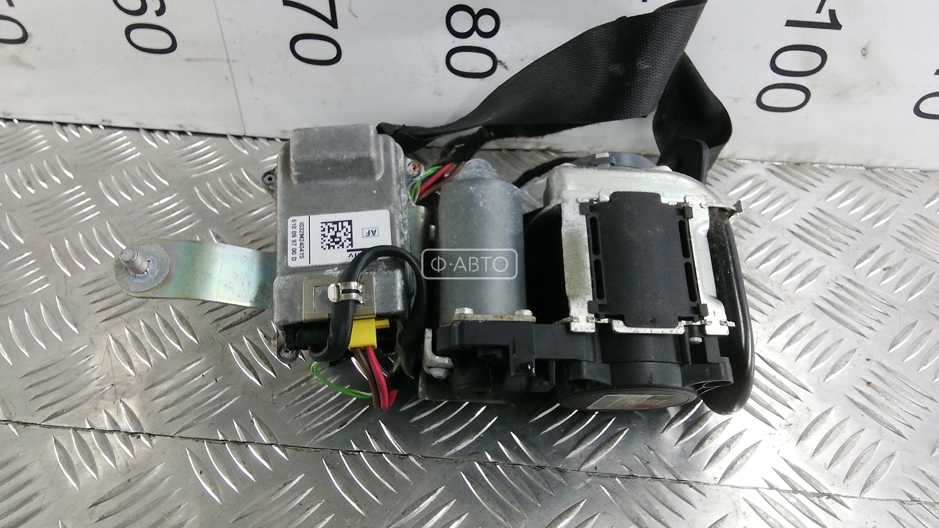 Ремень безопасности с пиропатроном сиденья переднего