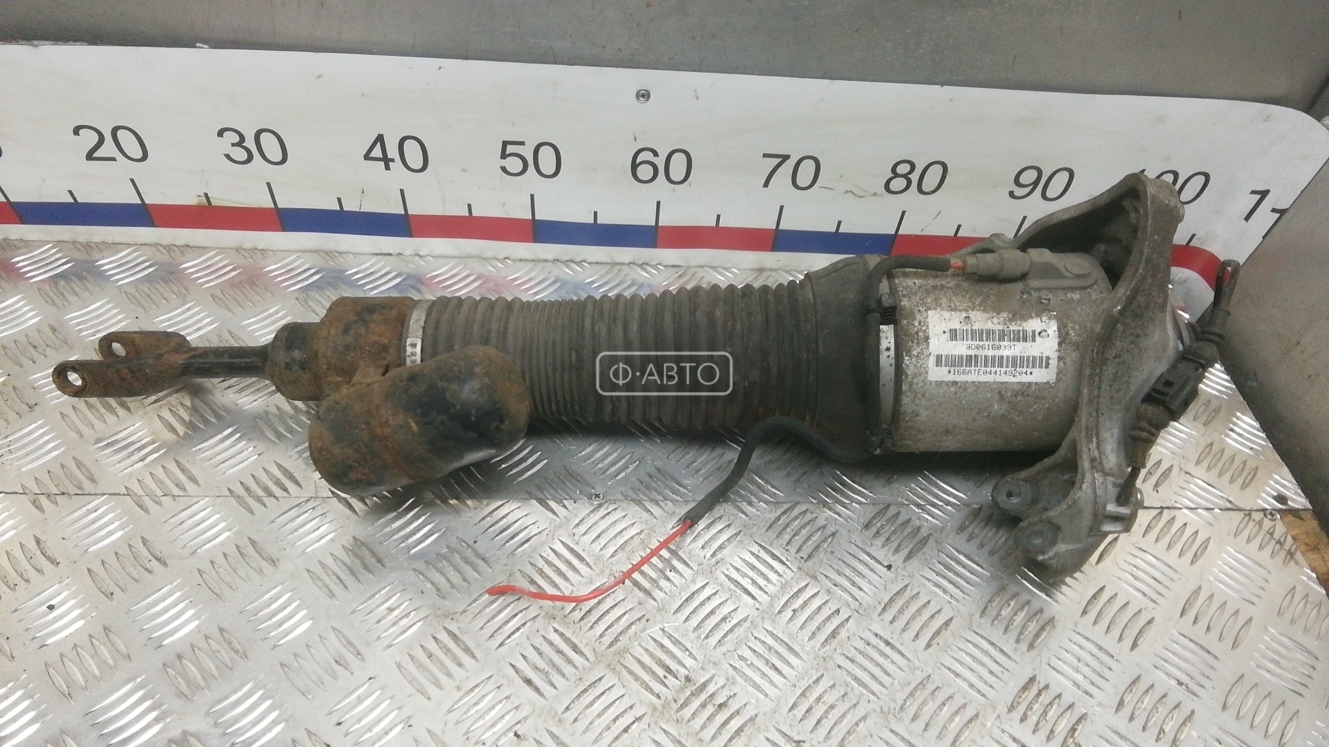 Стойка передняя левая