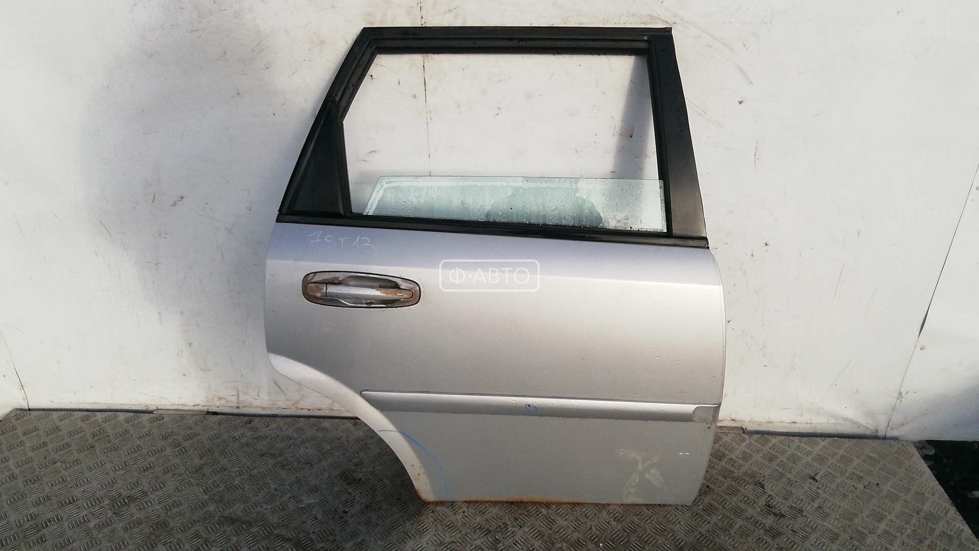 Дверь задняя правая