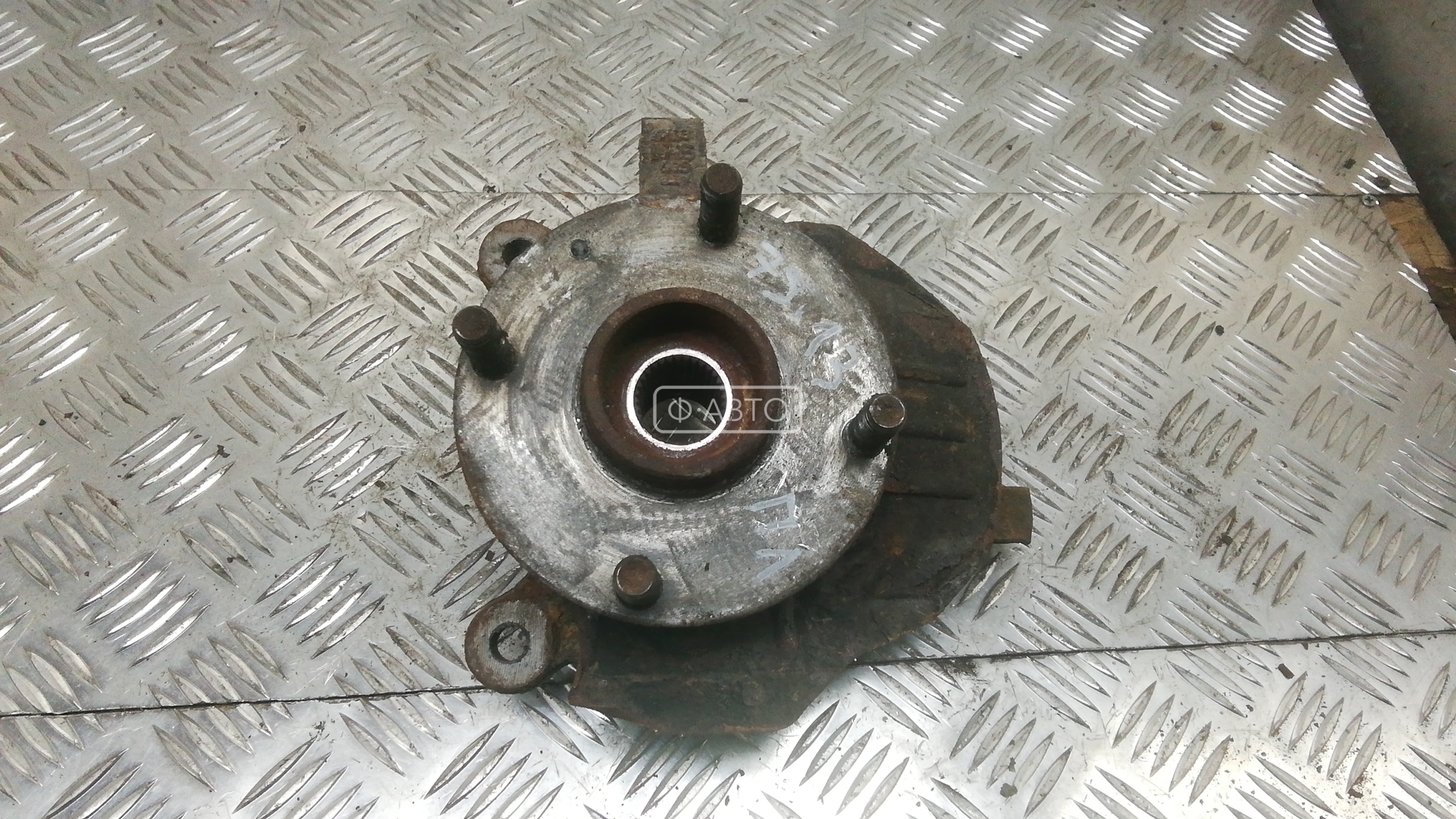 Ступица передняя левая