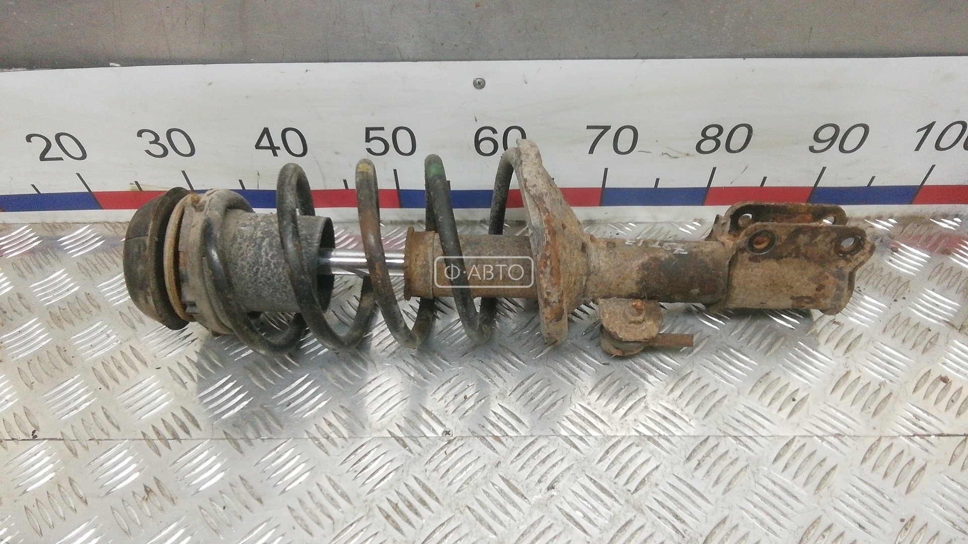 Стойка передняя правая