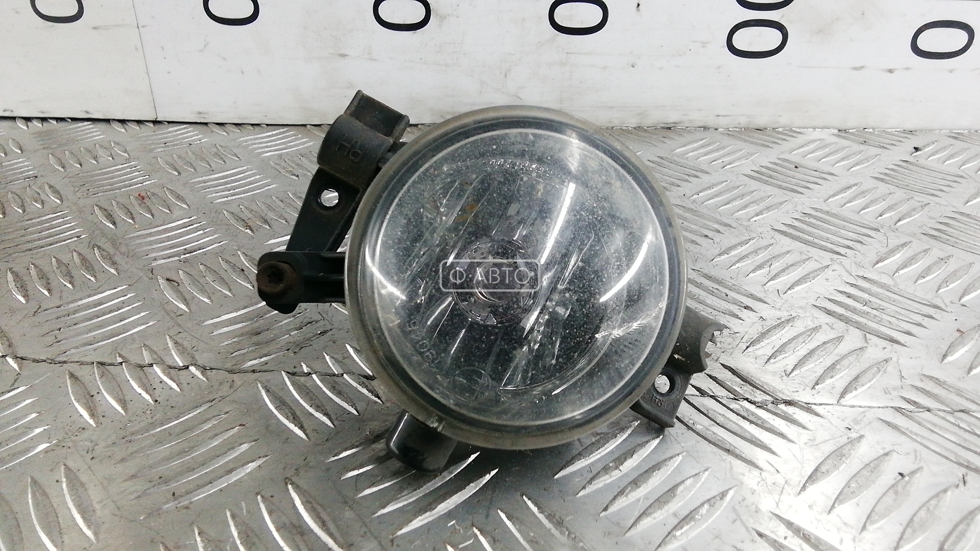 Фара галогенная правая передняя