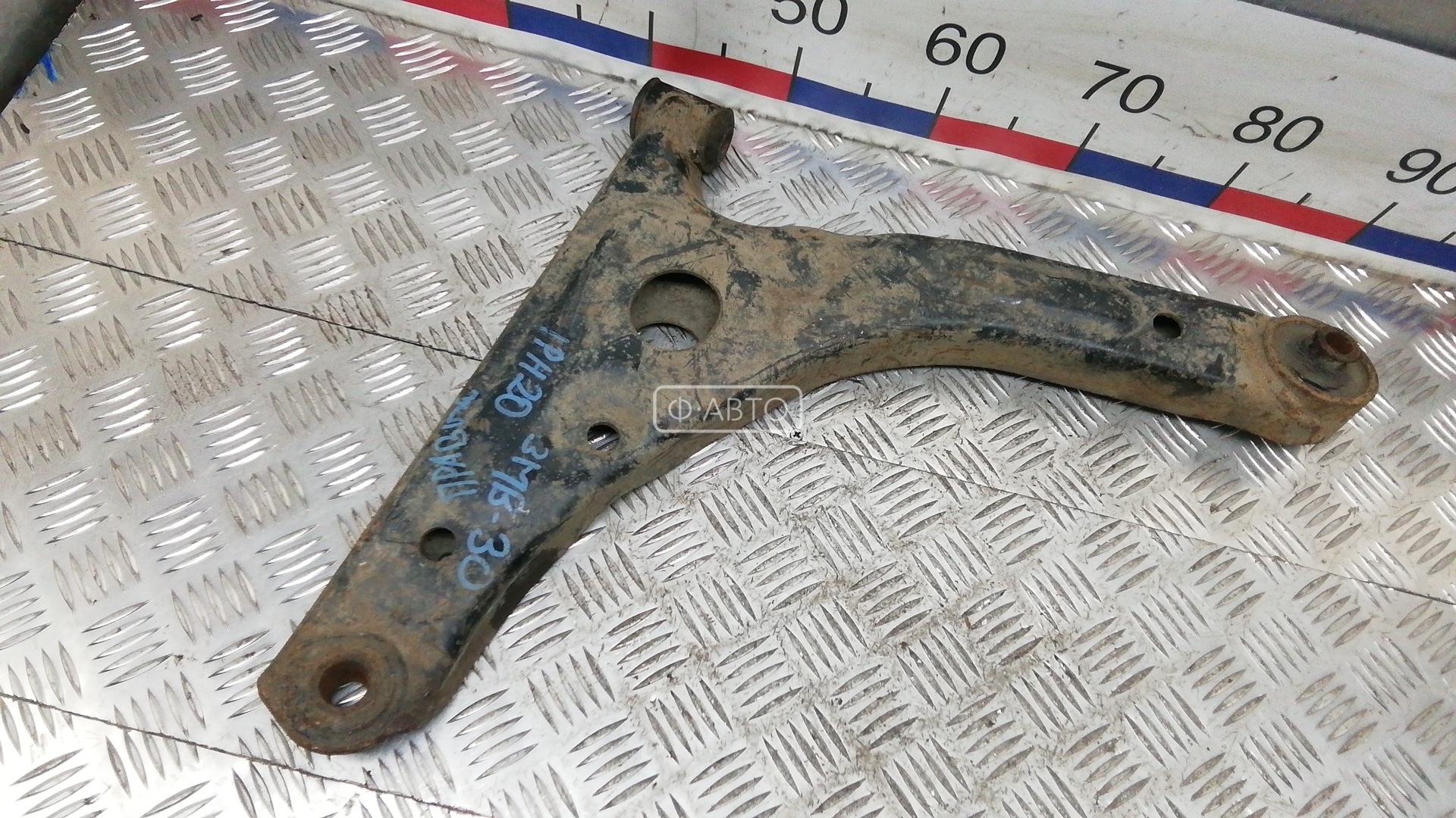 Рычаг передний нижний правый