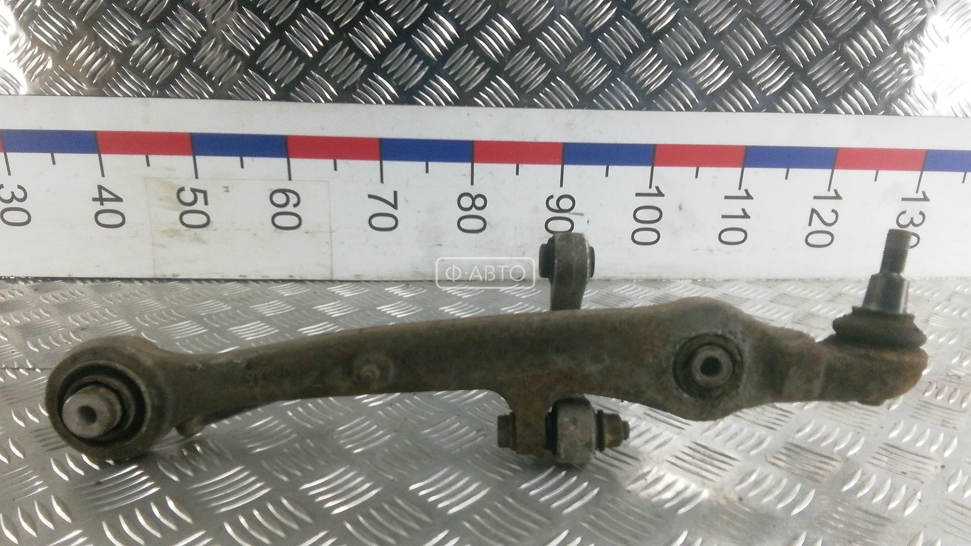 Рычаг передний нижний левый