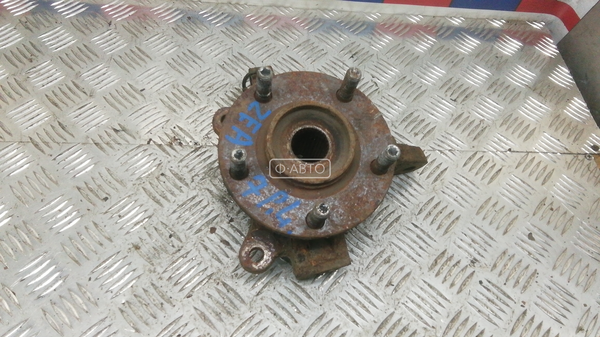 Ступица передняя левая