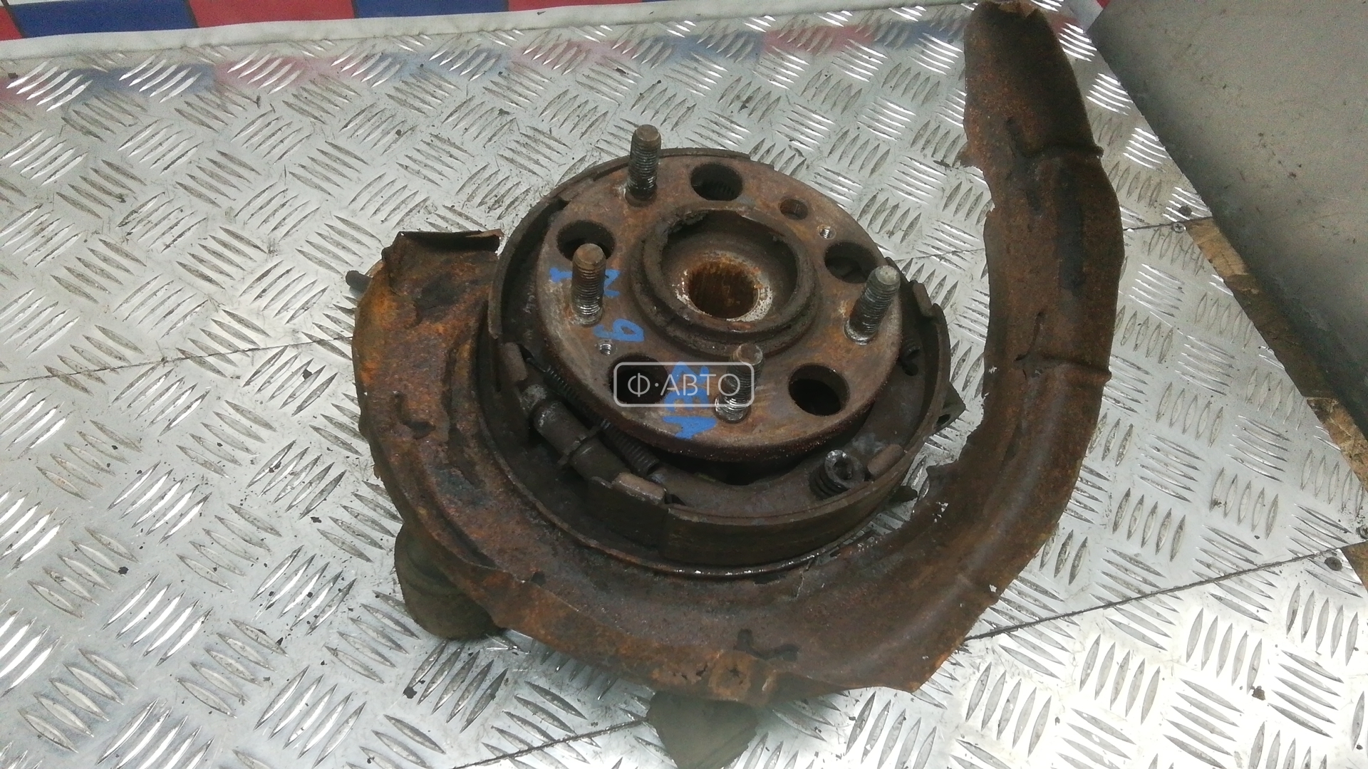 Ступица задняя левая