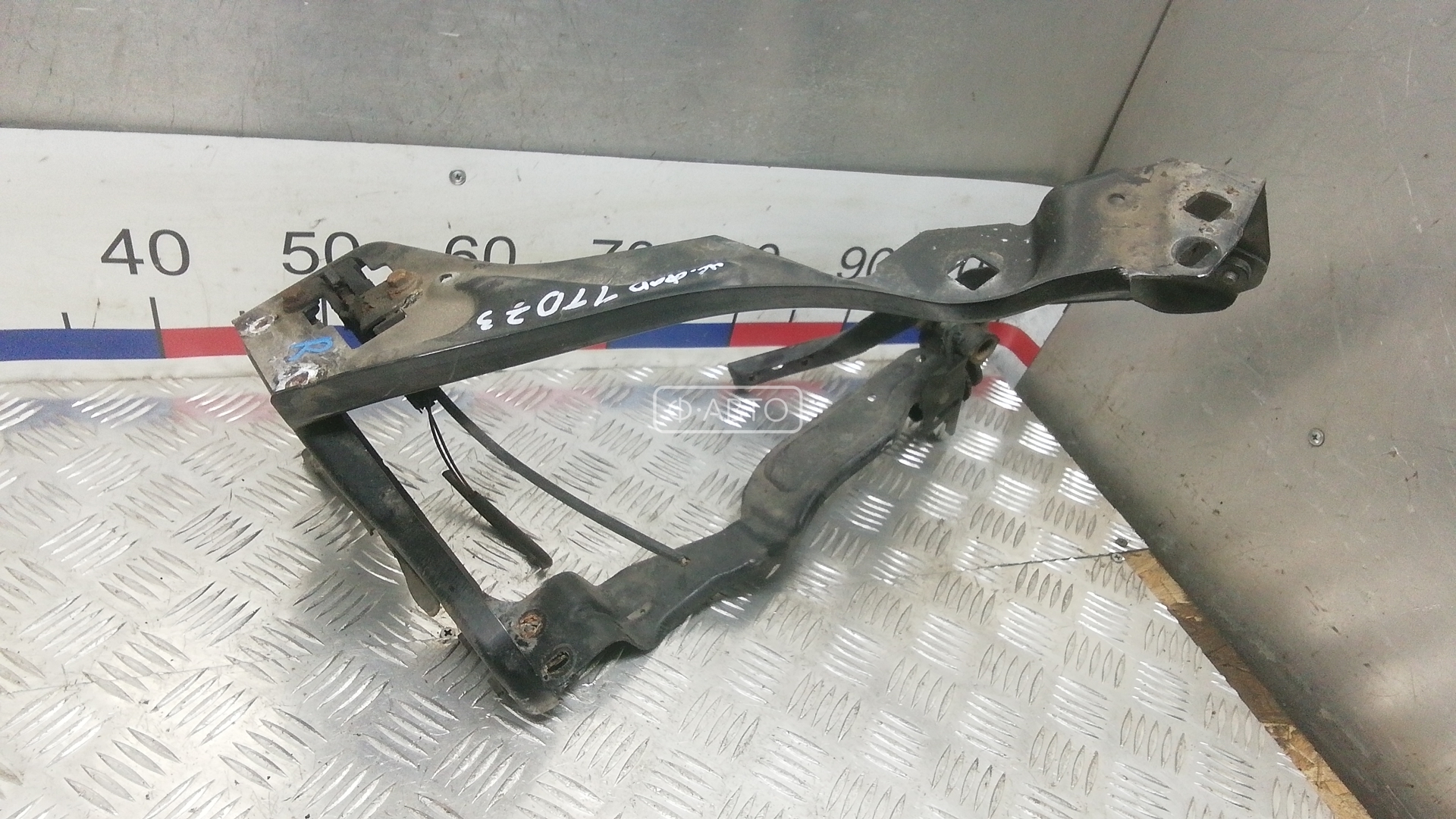 Ус под фару (ресничка) правый