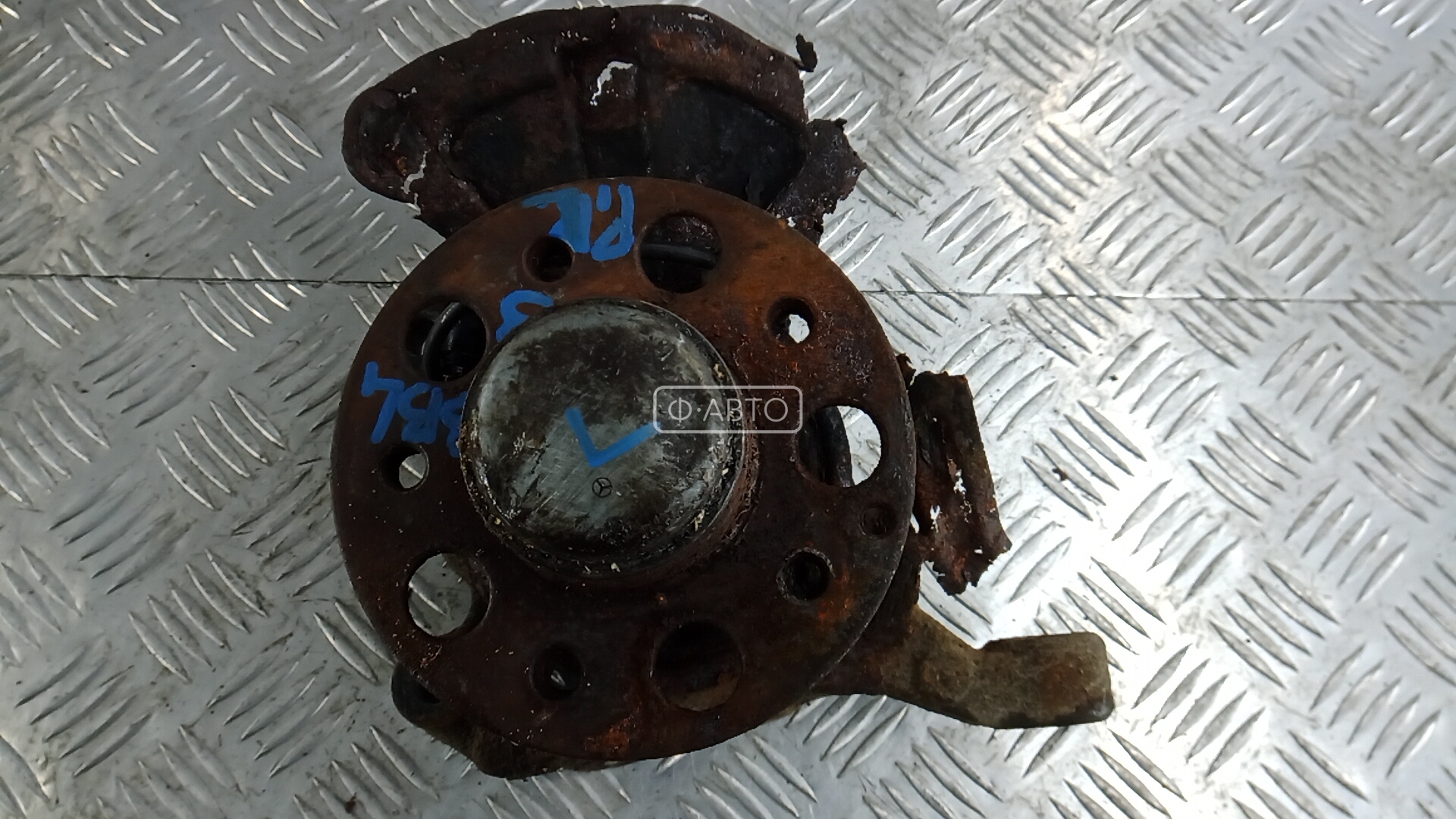 Ступица передняя левая