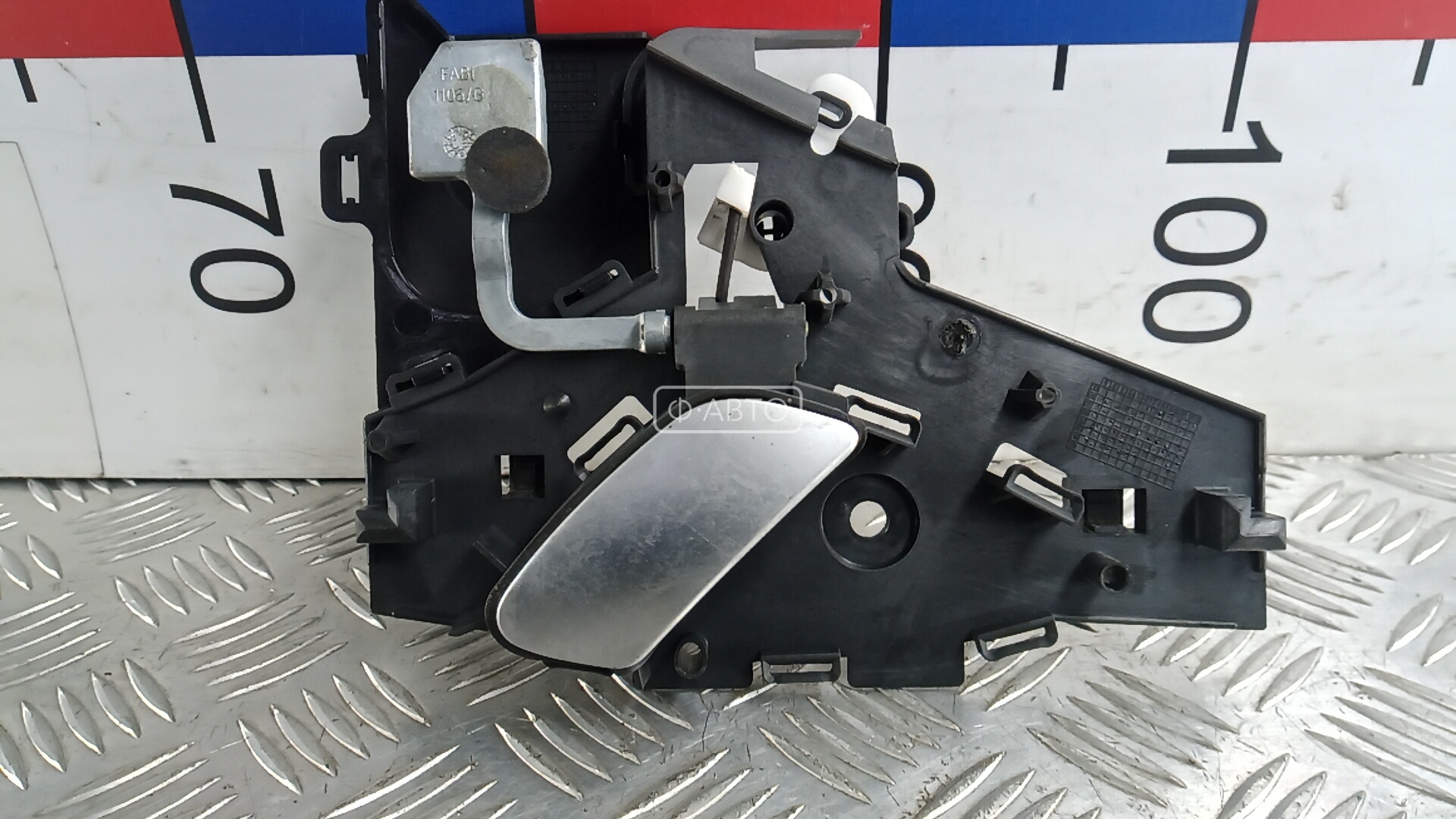 Ручка внутренняя задняя левая