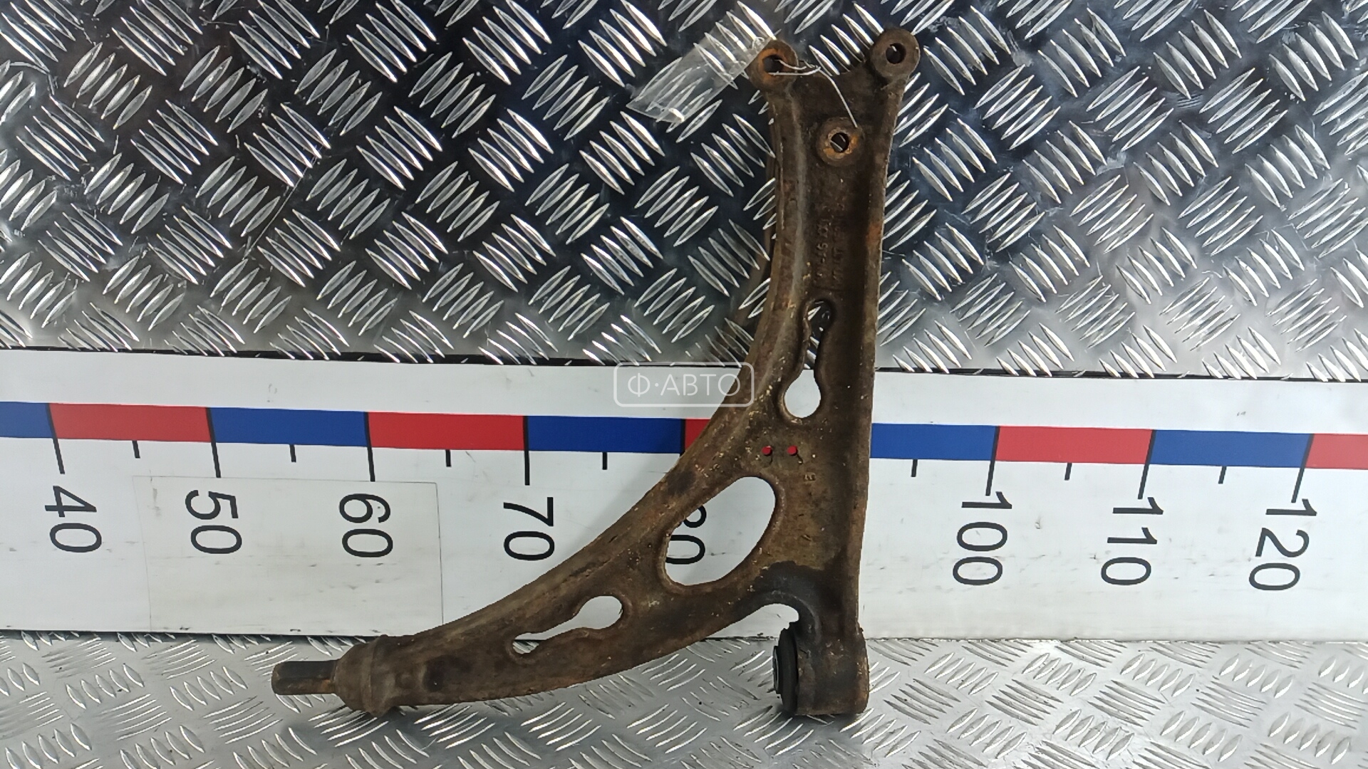 Рычаг передний нижний левый