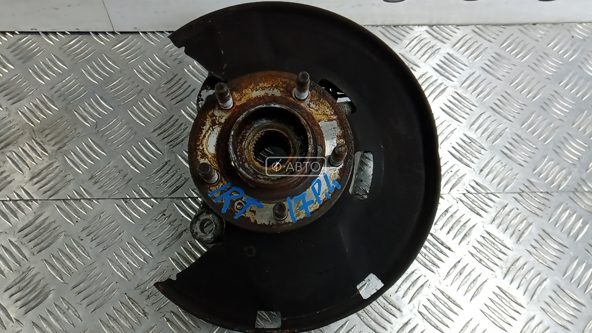 Ступица передняя левая
