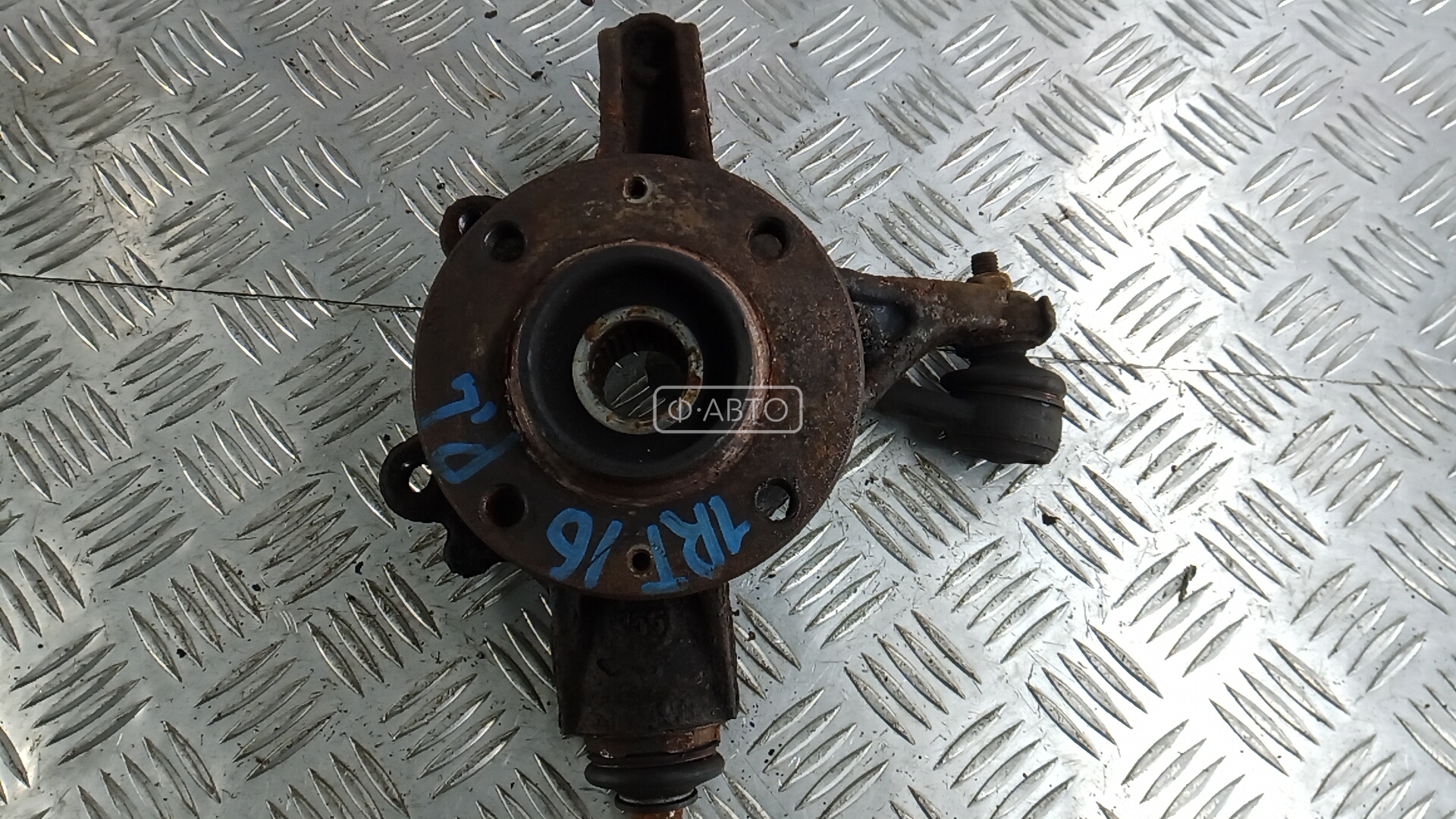 Ступица передняя левая