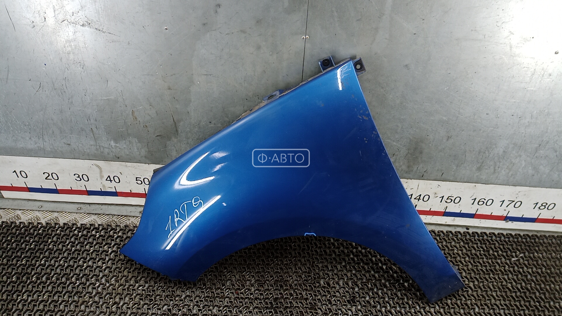 Крыло переднее левое